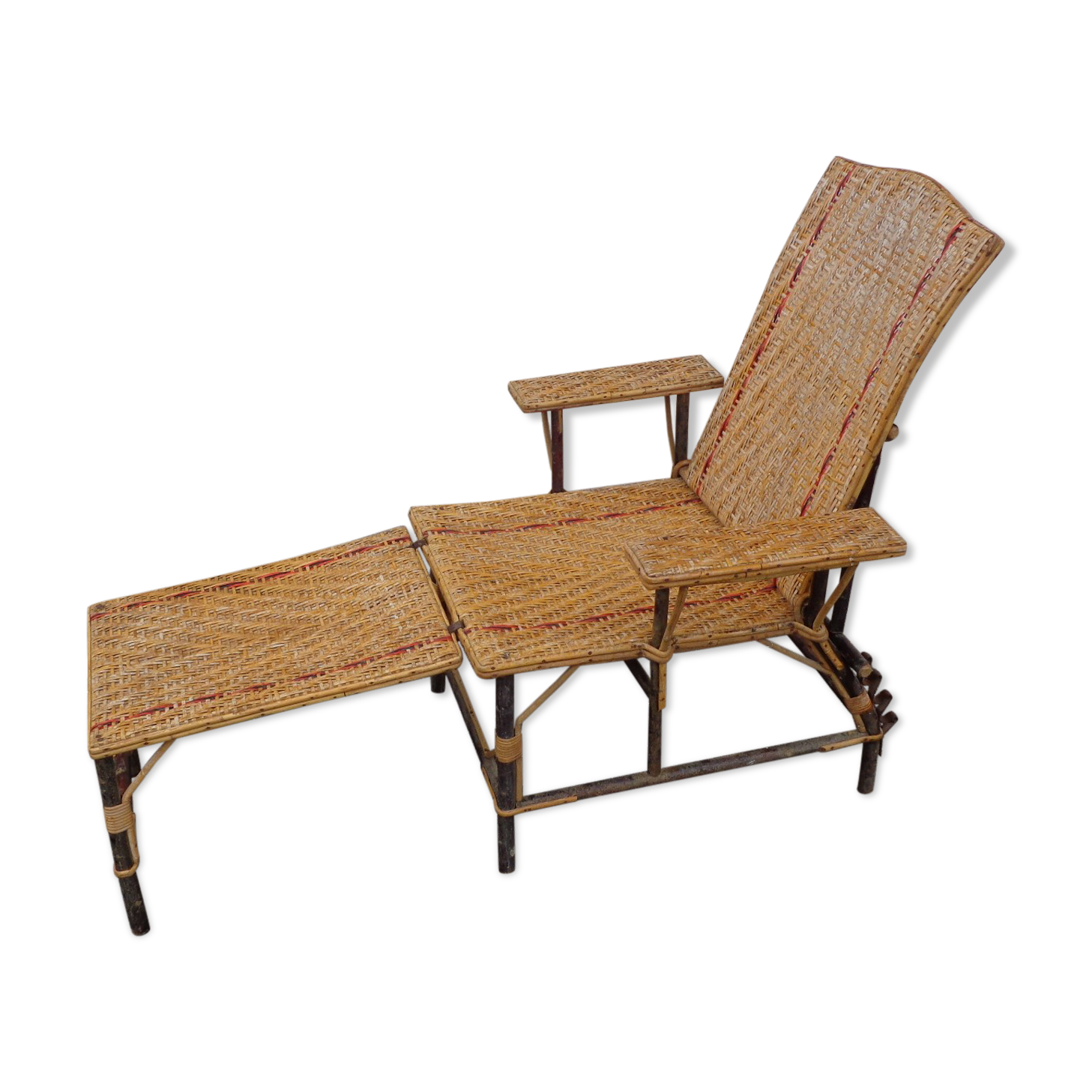 Wicker lounge chair