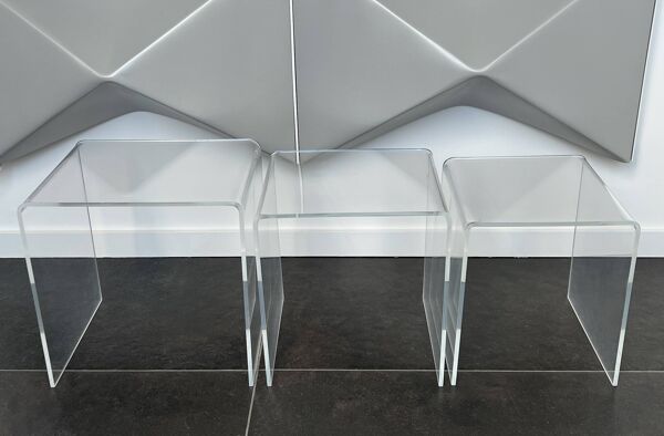 Tables gigognes en plexiglas par Michel Dumas, France années 70