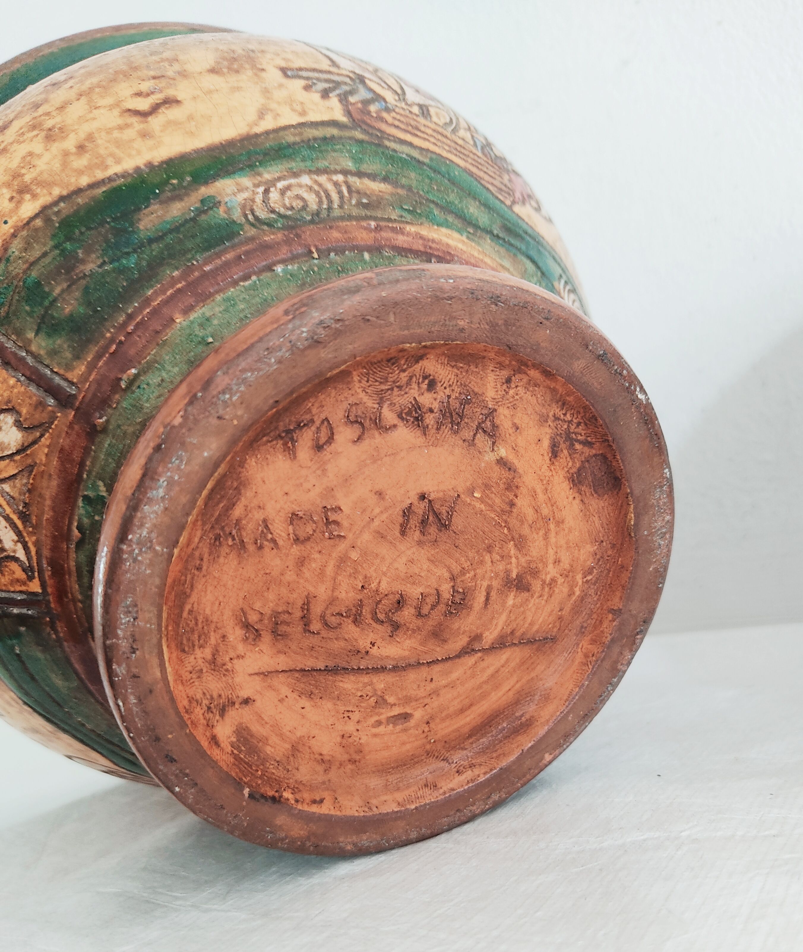 Vintage covered pot with boat décor