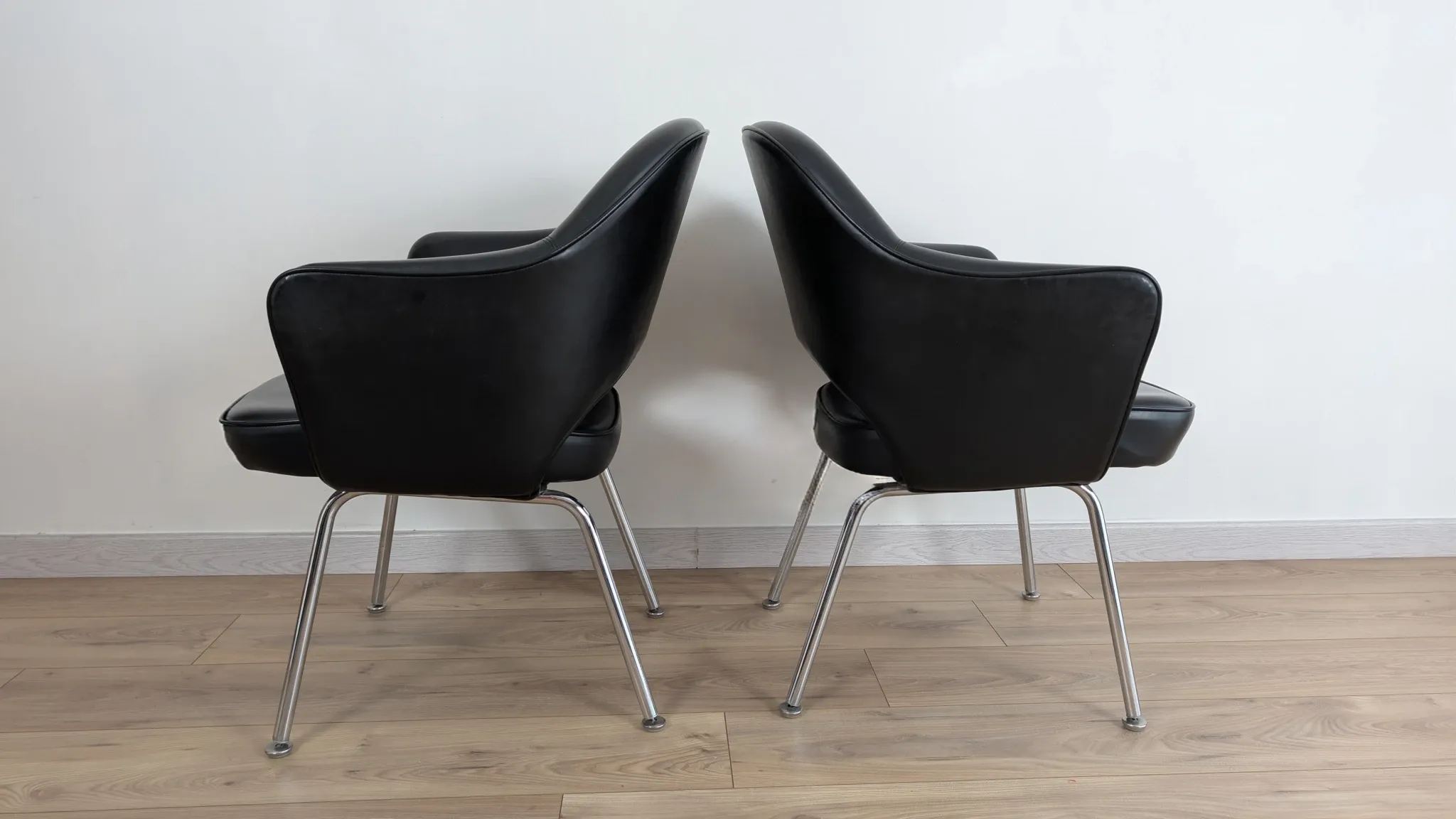 Set of 6 "Conference" chairs by Eero Saarinen for Knoll International