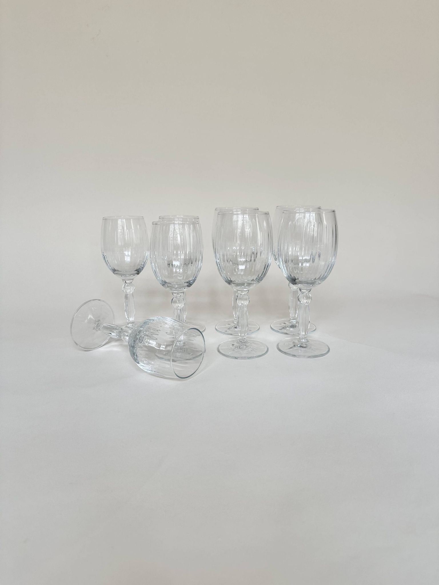 Set of 4 water glasses and 4 wine glasses, swirling glass