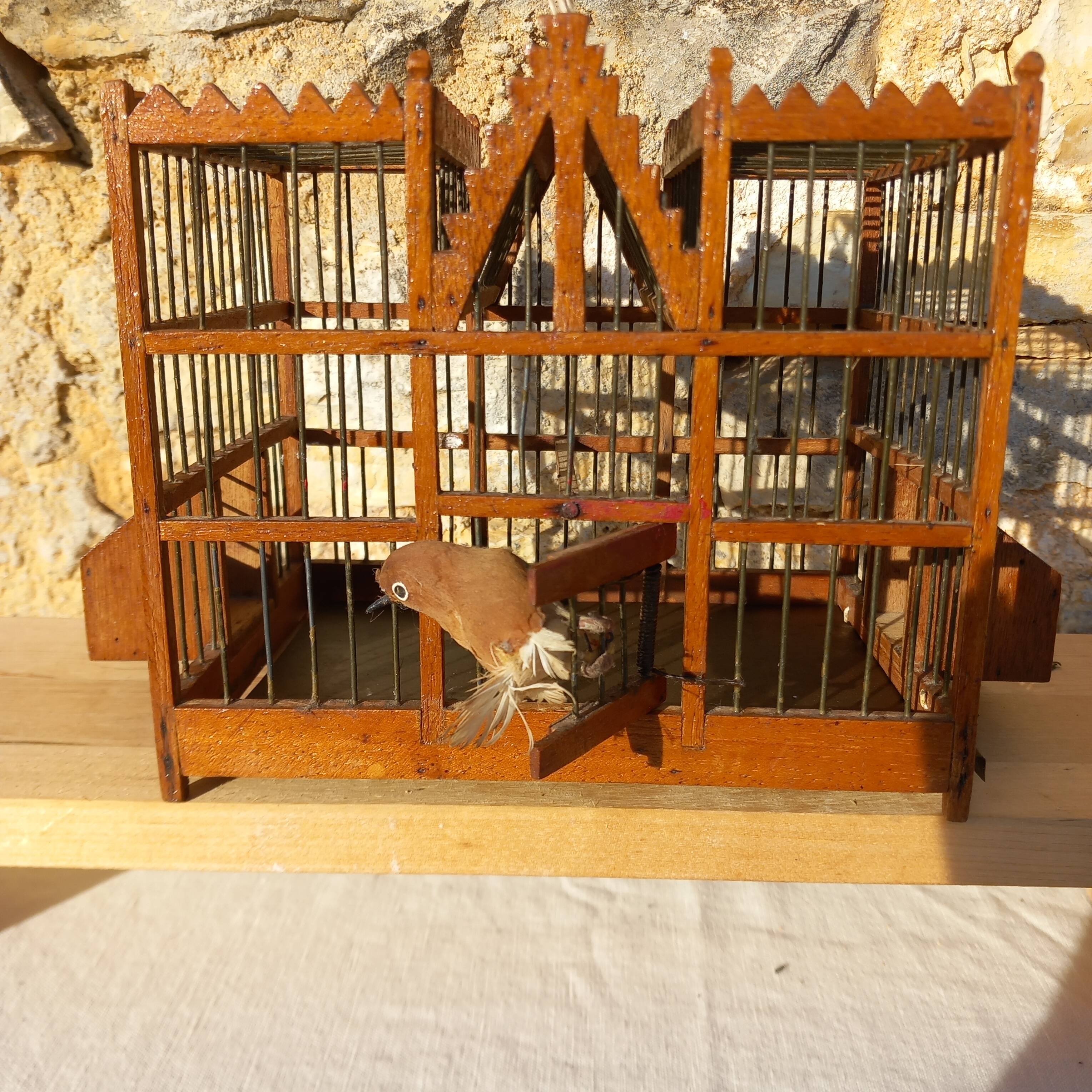Small wood and metal bird cage and its fabric piou piou