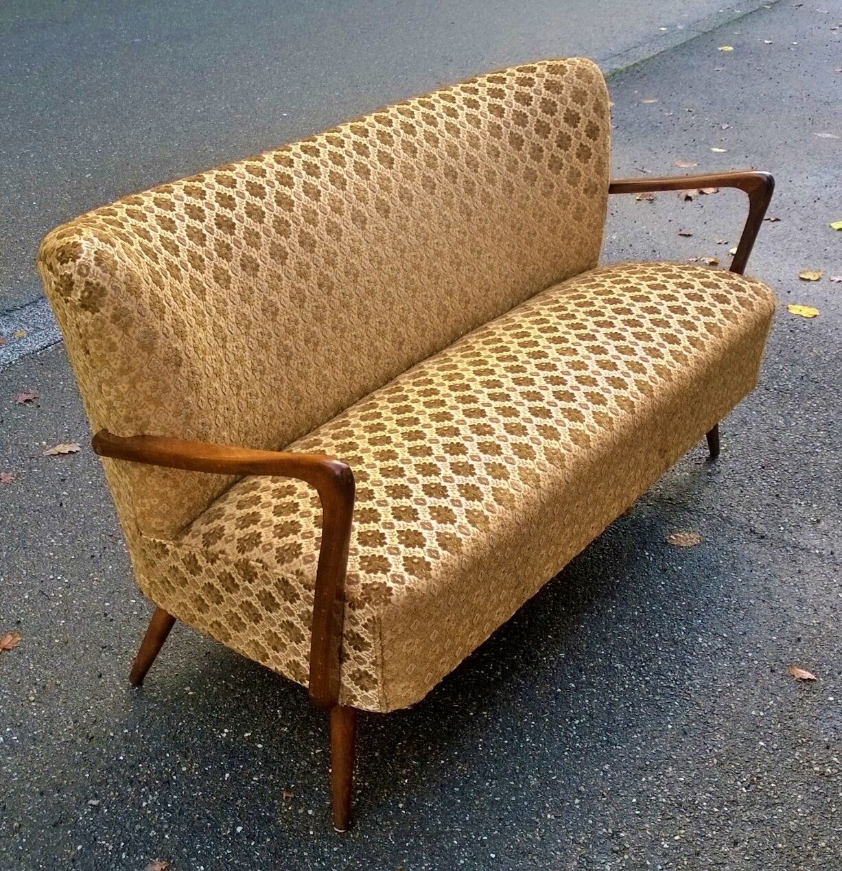 Sofa cocktail with armrests