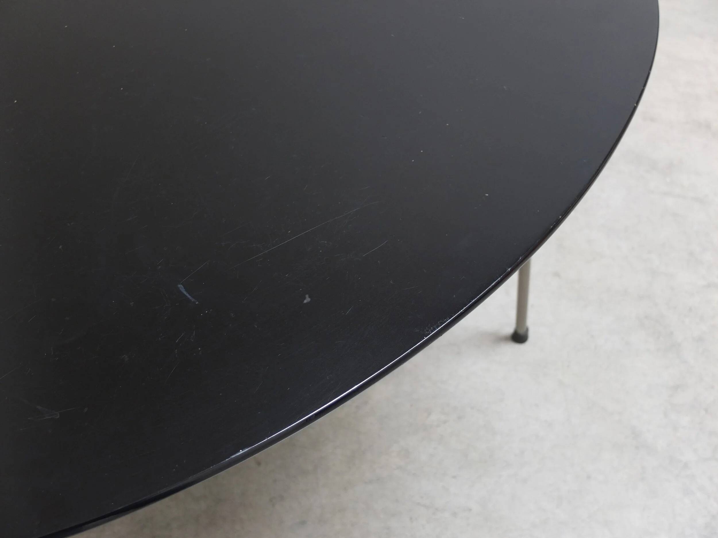 Rare 'Egg' table by Arne Jacobsen for Fritz Hansen, 1952