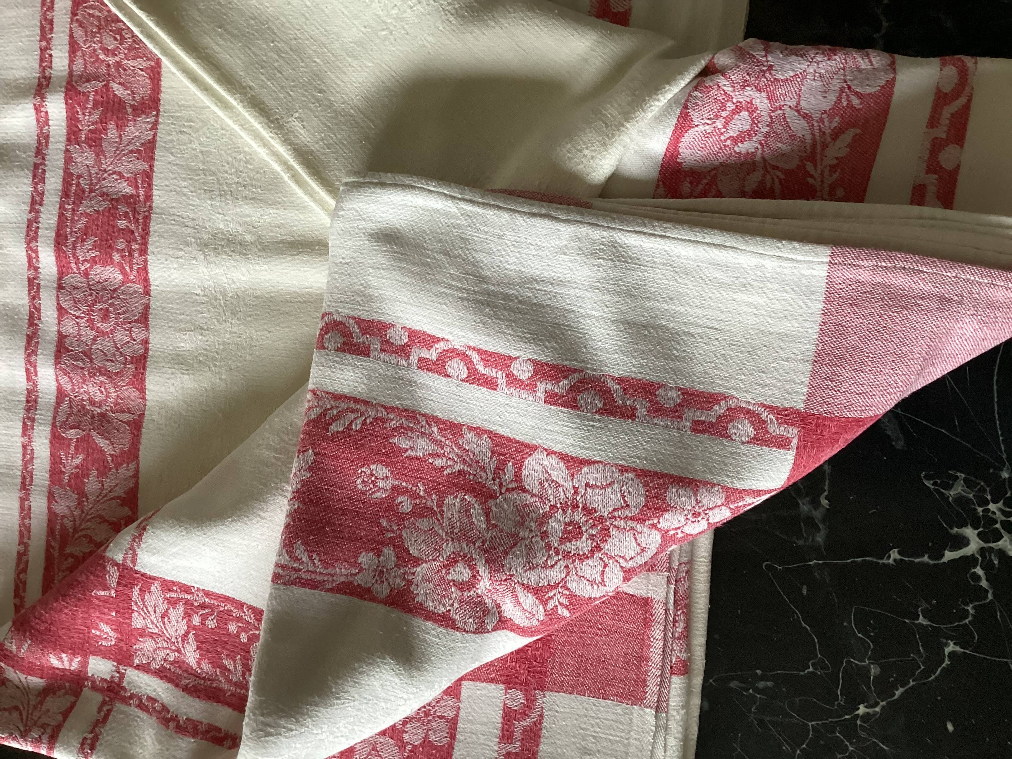 Vintage cotton tablecloth dimensions: height - 205 cm - width -160 cm-