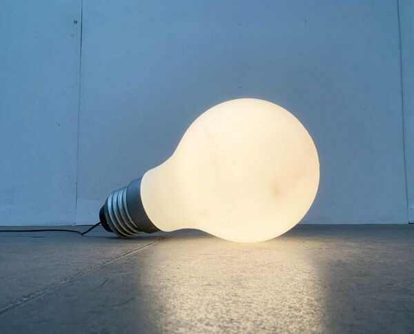 Lampe bulbe bulbe sur pied ou suspension allemande de style espace milieu du siècle par Ingo Maurer pour M Design, années 1960