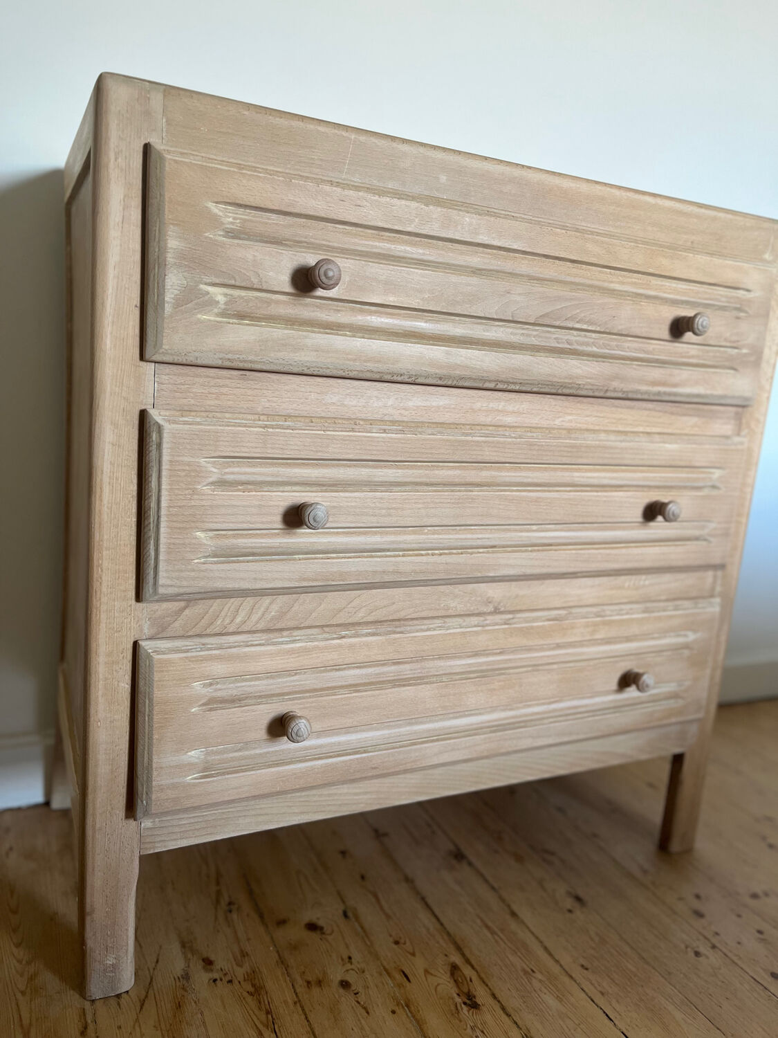 Commode en sapin patiné – 3 tiroirs