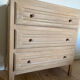 Commode en sapin patiné – 3 tiroirs