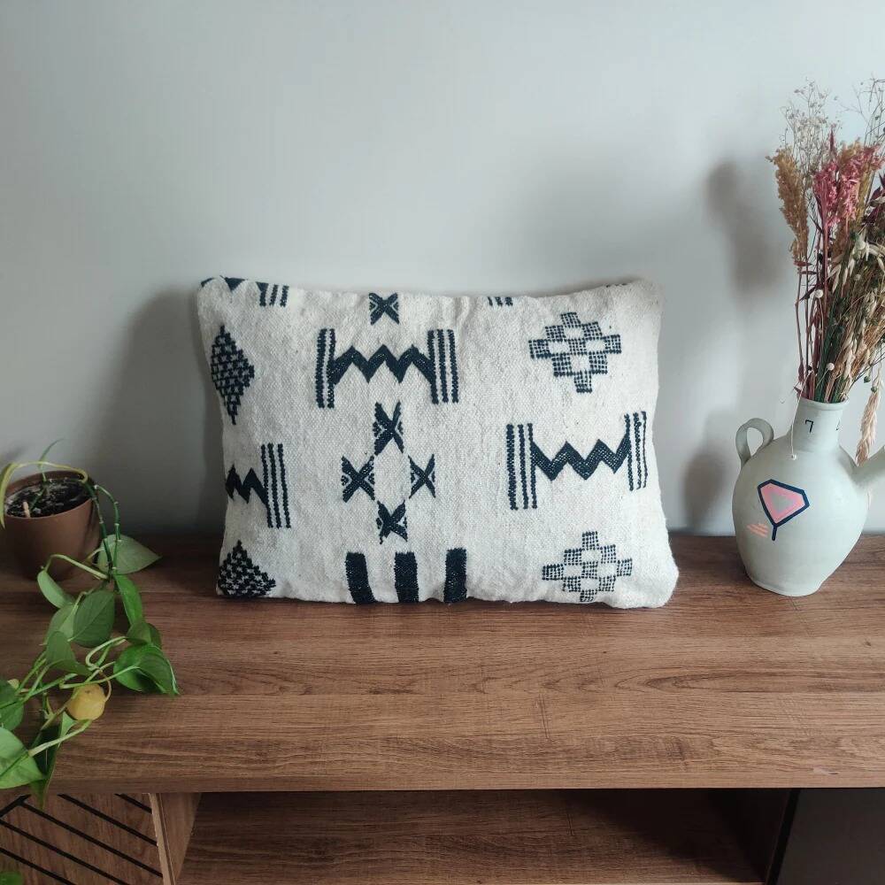 Coussin marocain kilim noir et blanc
