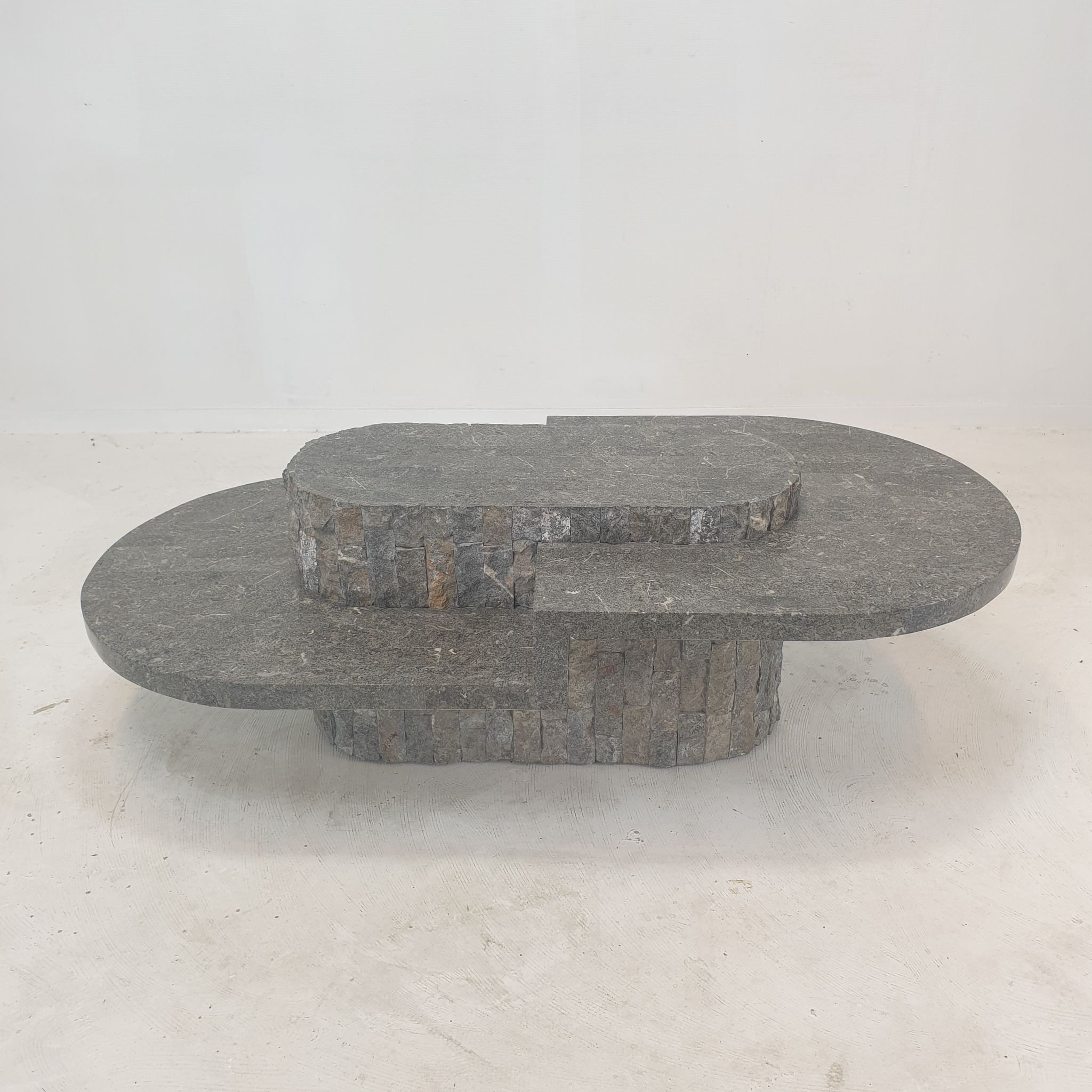 Table basse en pierre fossile, Magnussen Ponte, années 1980