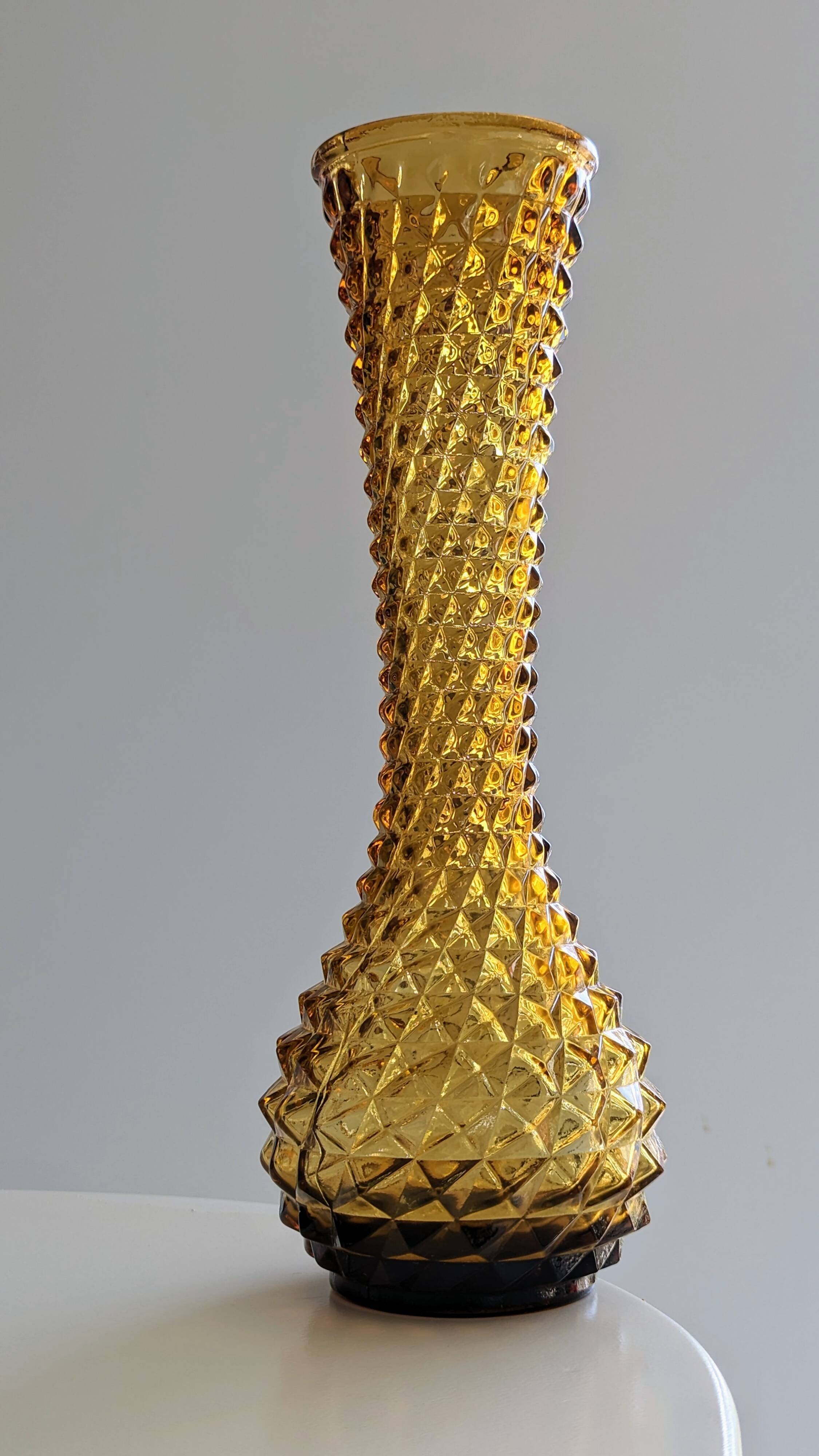 Amber yellow glass vase. d'Empoli diamond points - Year 1950 - Italy