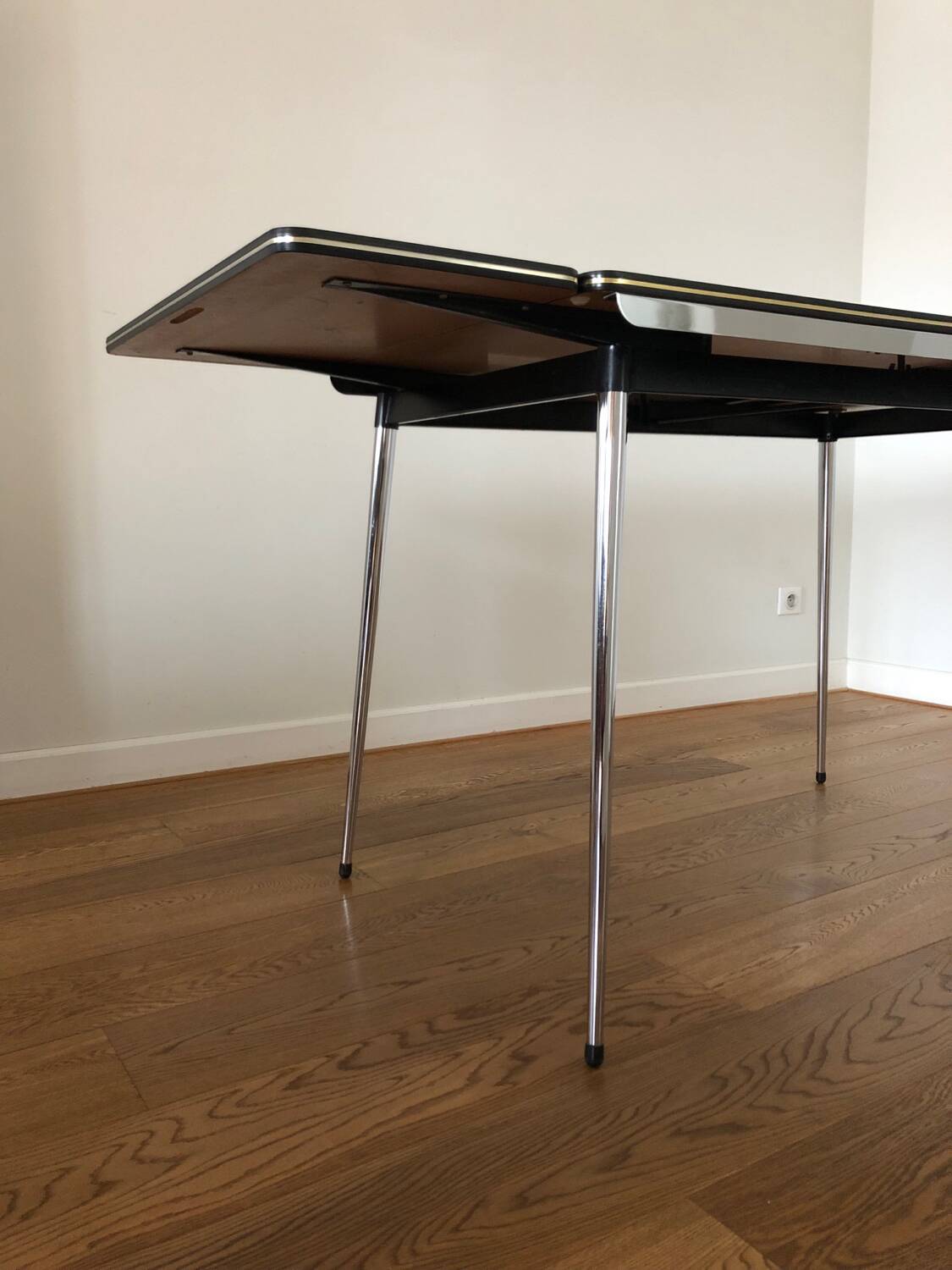 Extendable table