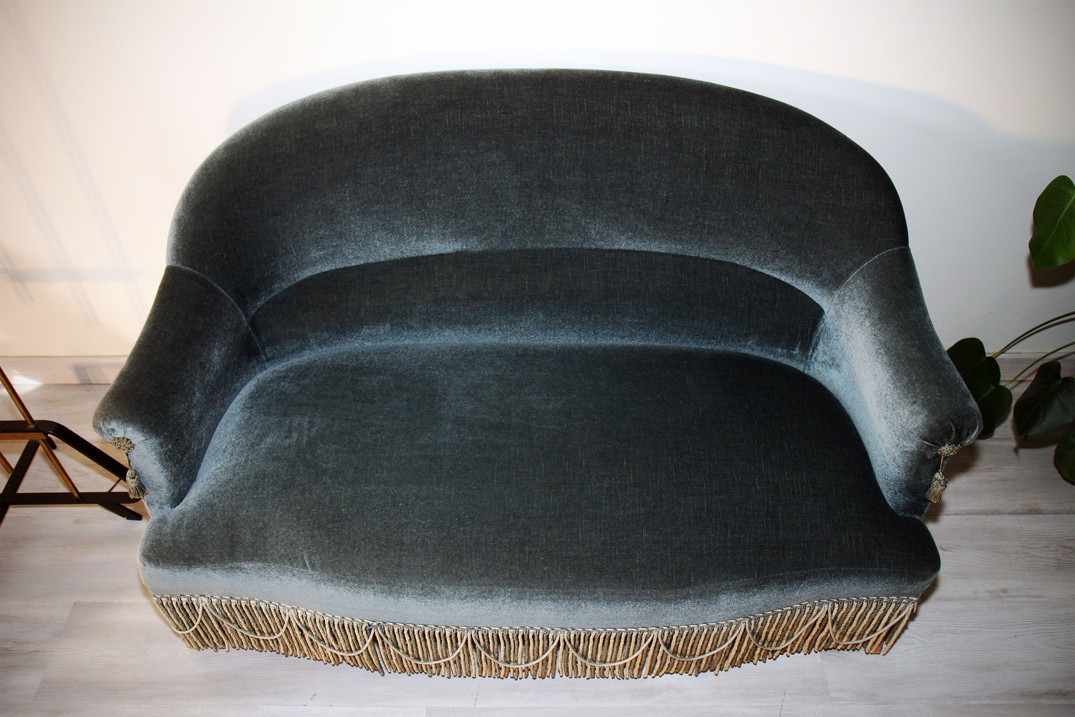 Peacock blue velvet toad bench