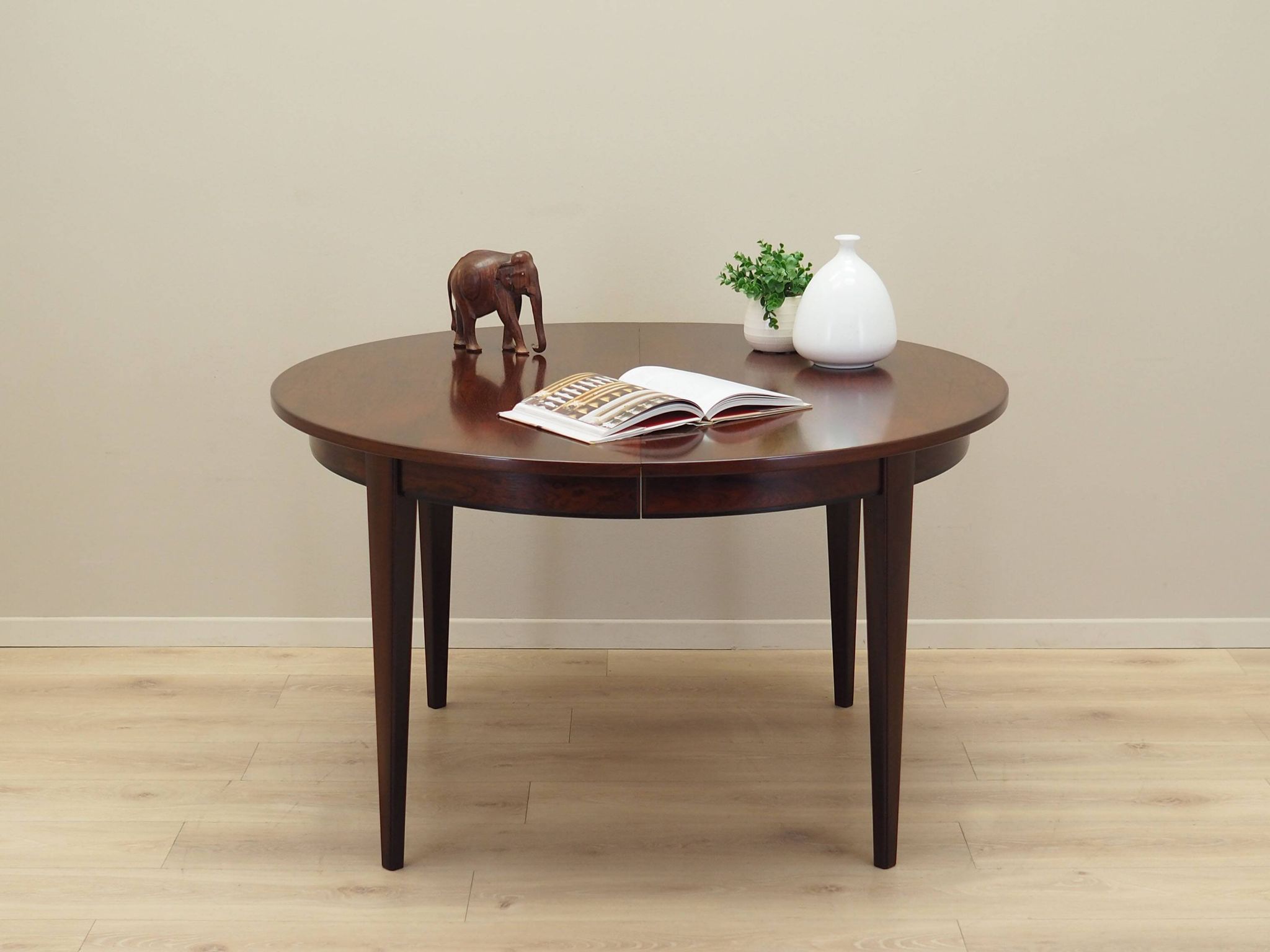 Round rosewood table, Danish design, 1970s, manufacturer: Omann Jun