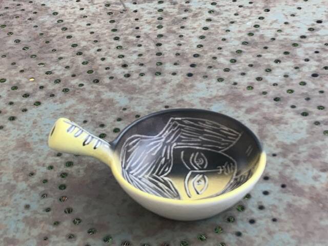 Bowl, pan with a female face engraved in enameled ceramic helene Ugo vallauris vintage