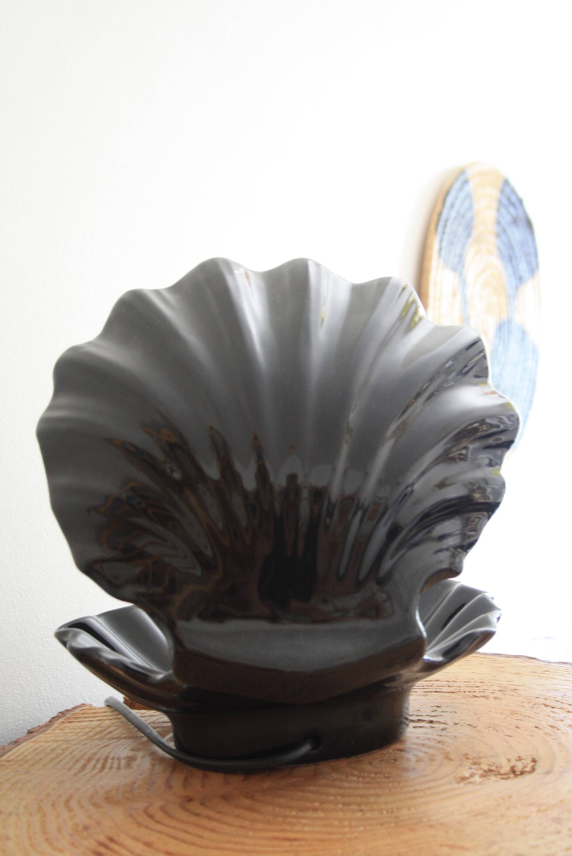Shell lamp in ceramic and opaline