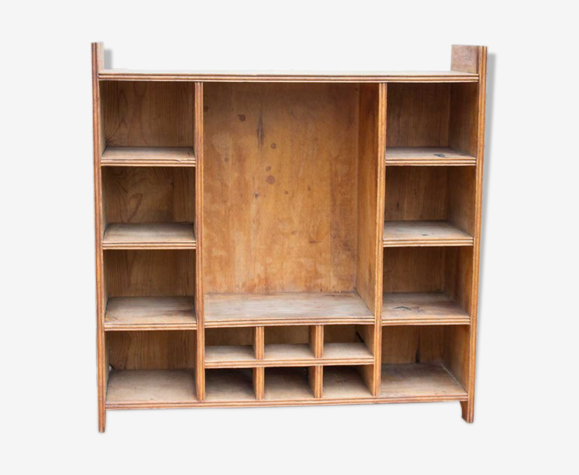 Etagère avec compartiments
