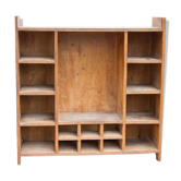 Shelf with compartments