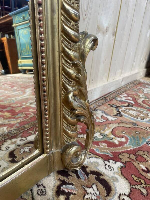 Miroir époque Napoléon III à fronton à la feuille d'or