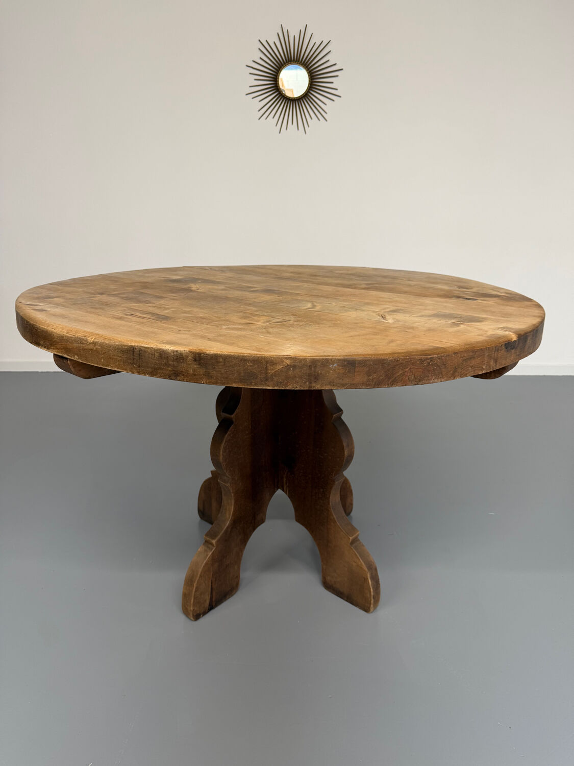 Round table in solid wood, thick top, vintage brutalist style from the 1960s.