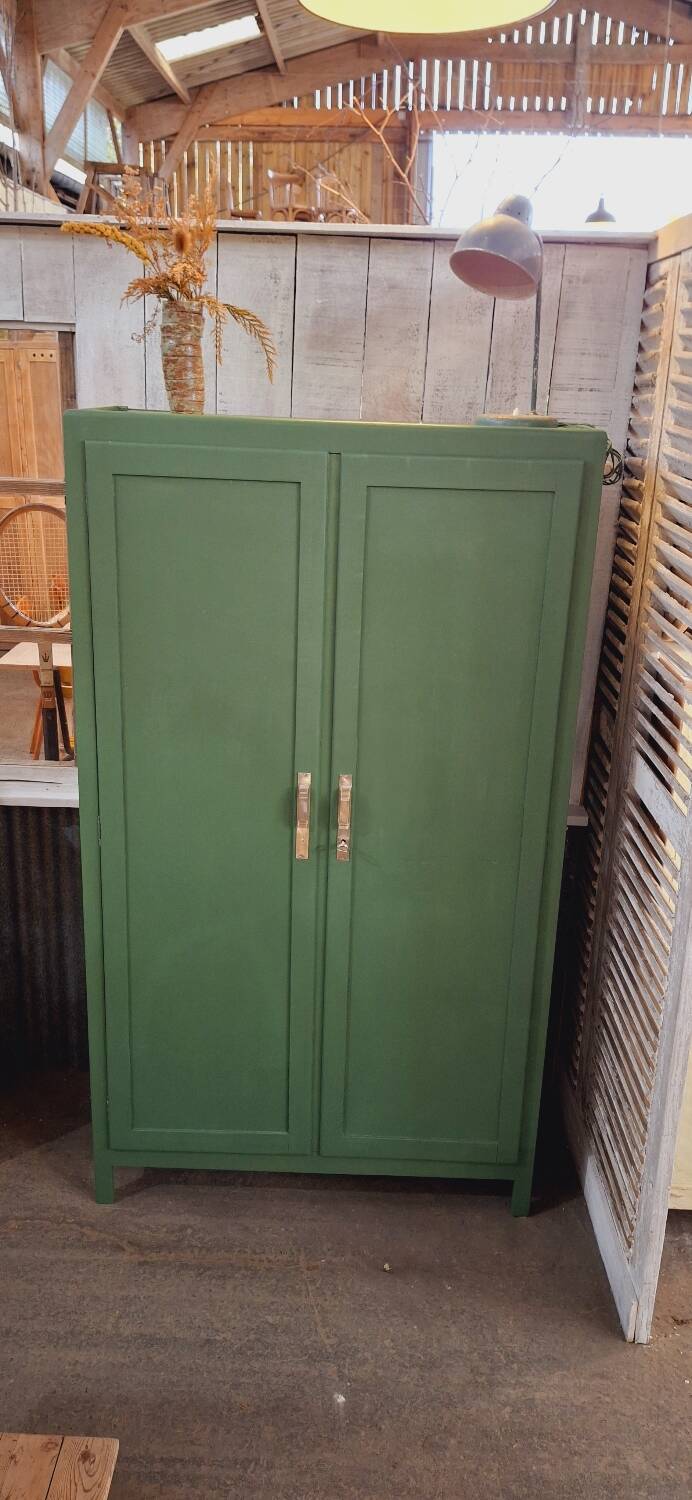 Armoire vintage