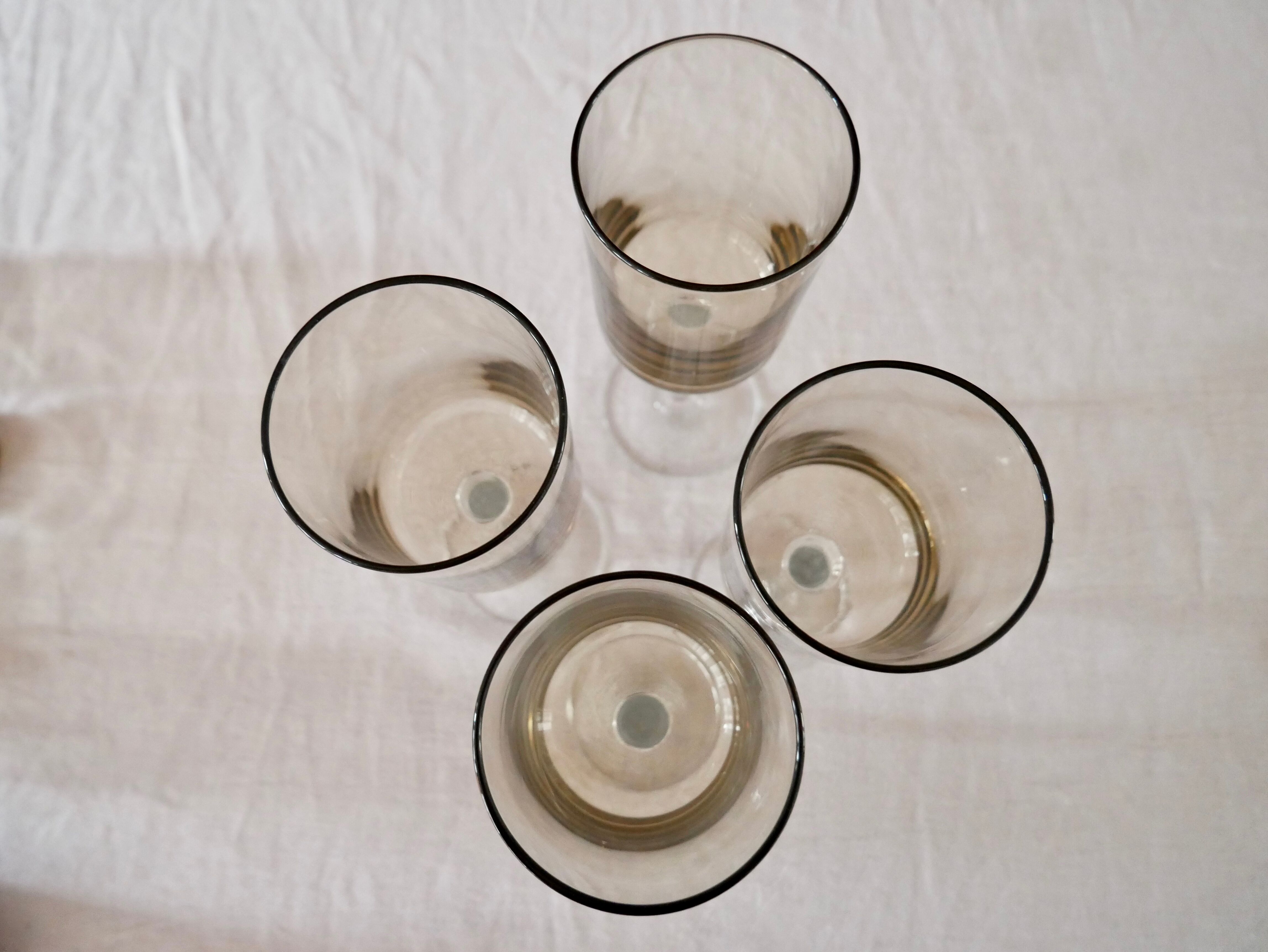 Set of 4 glasses with smoked feet