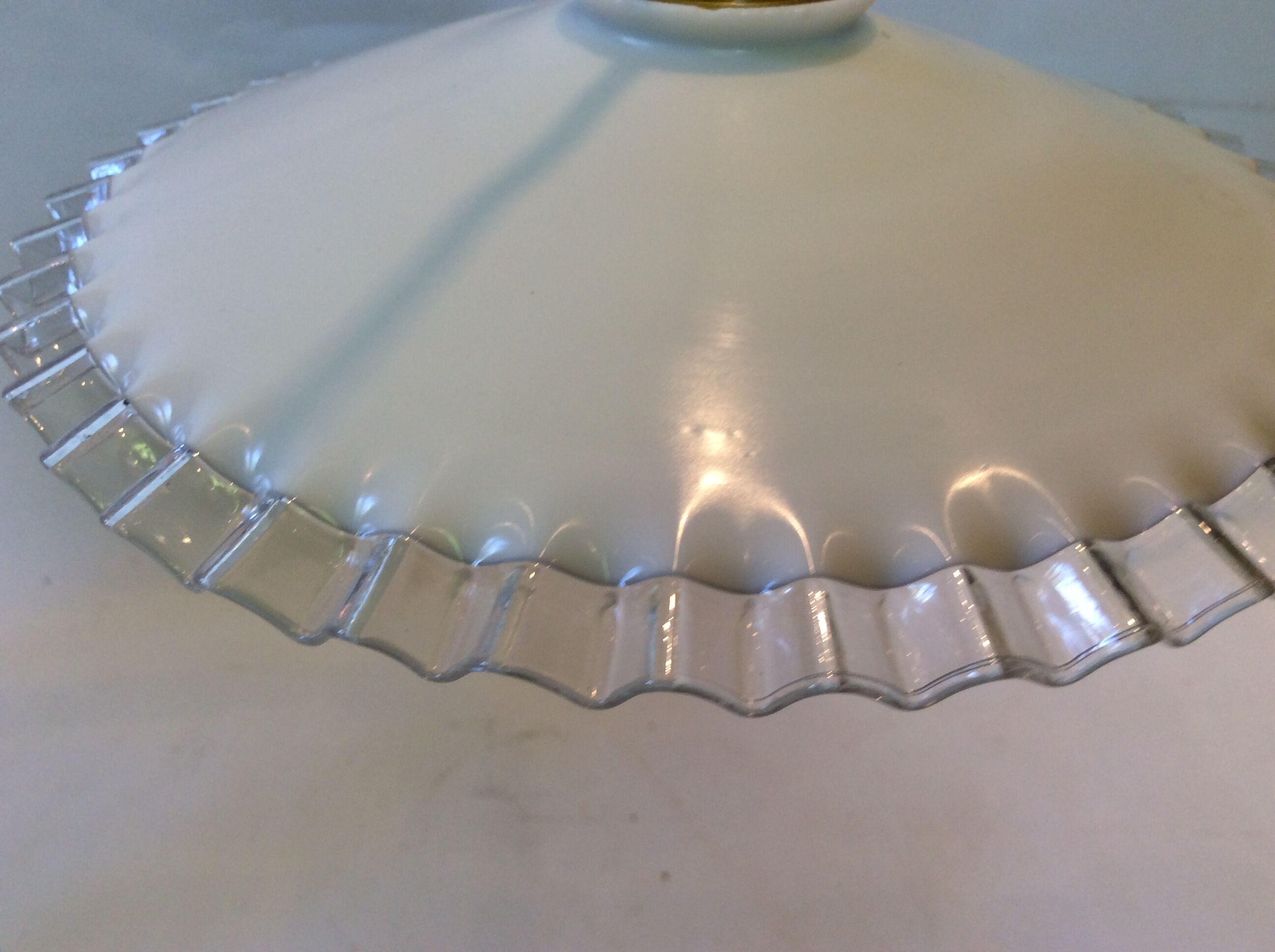 Suspension in vintage opaline