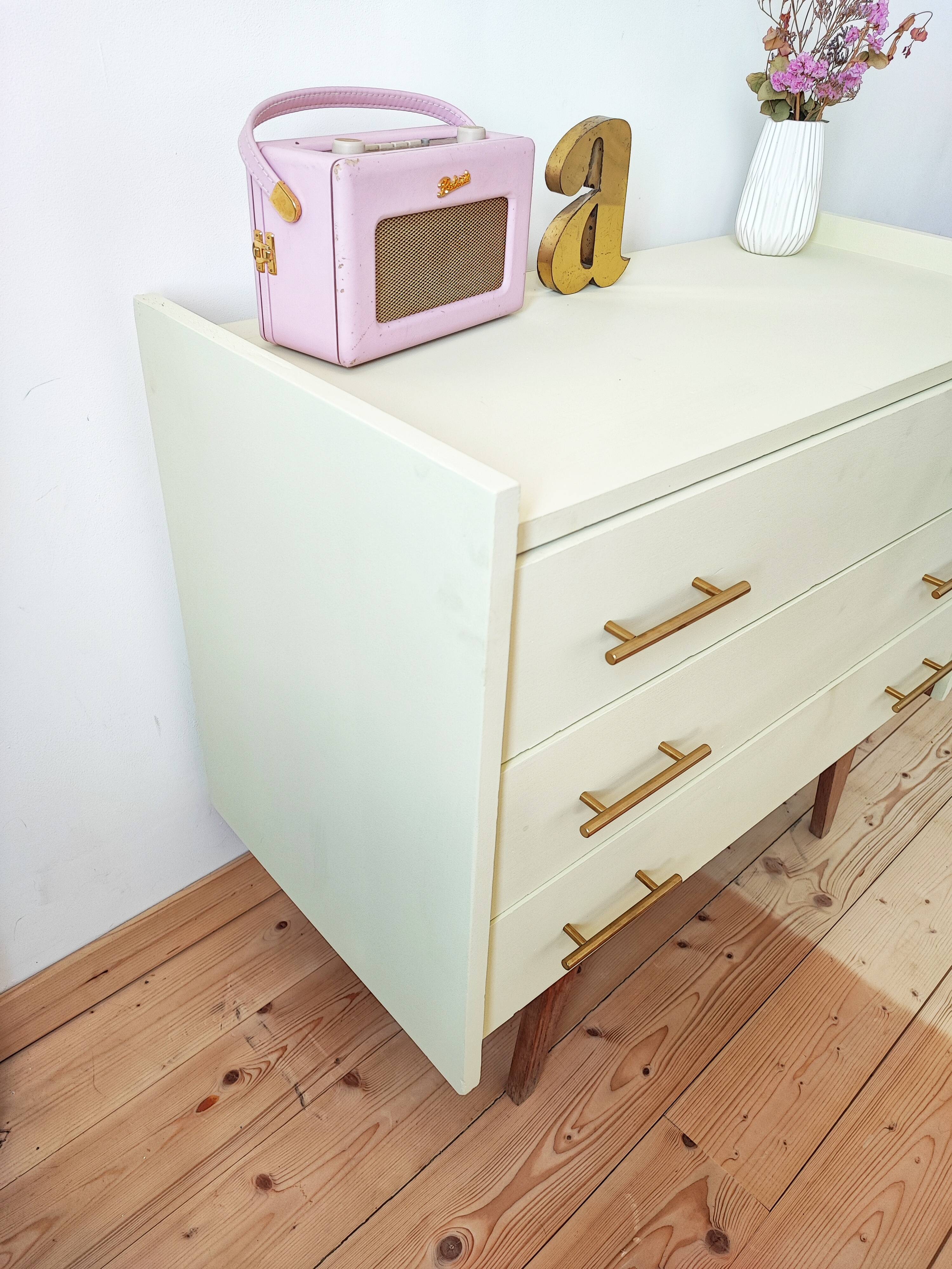 Vintage verbena chest of drawers