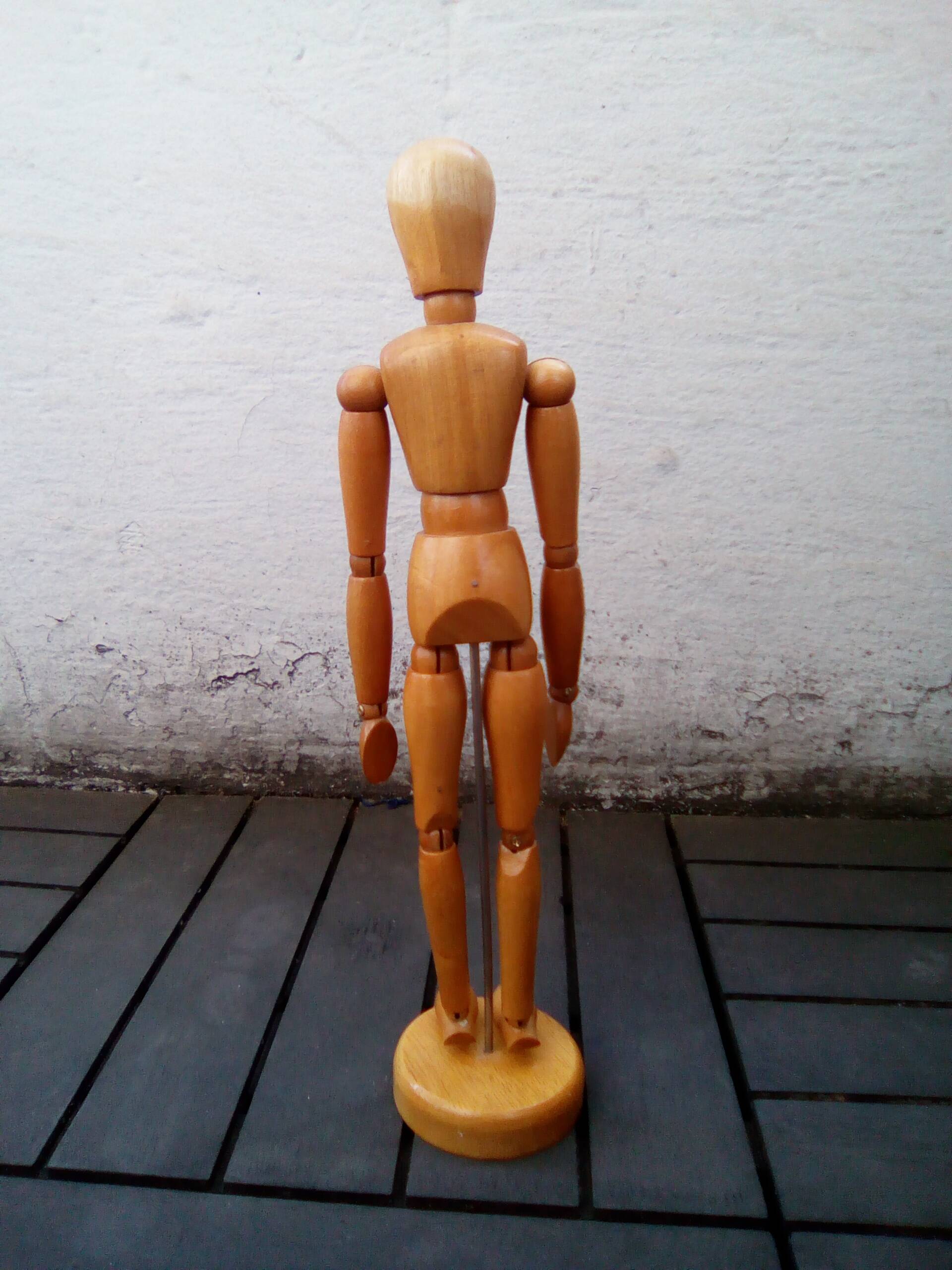 Articulated wooden female model
