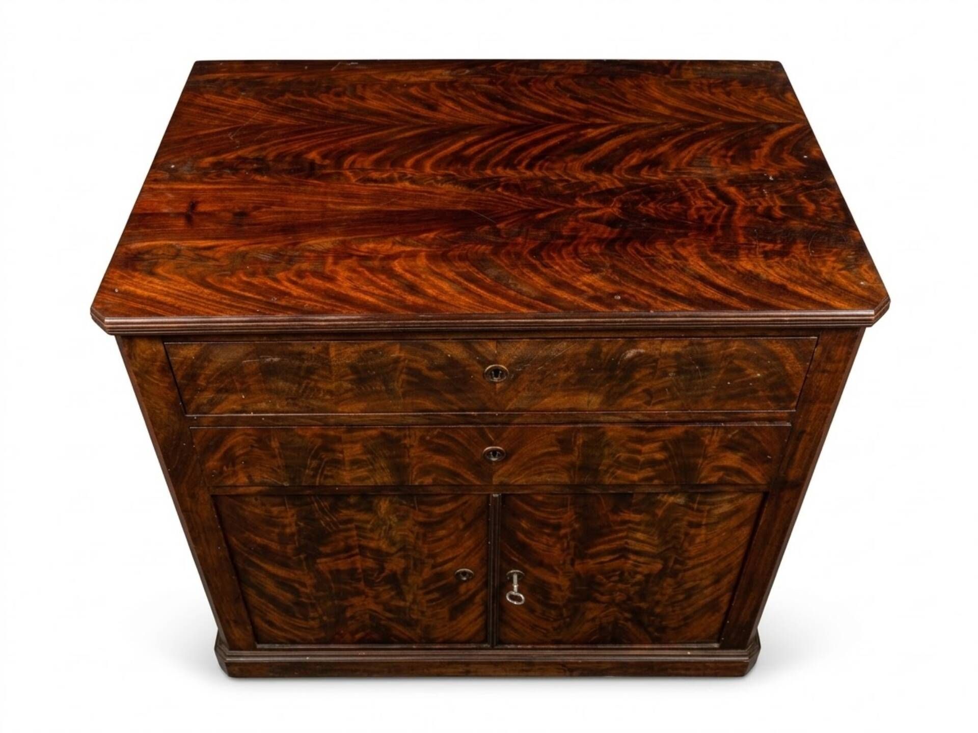 Mahogany chest of drawers
