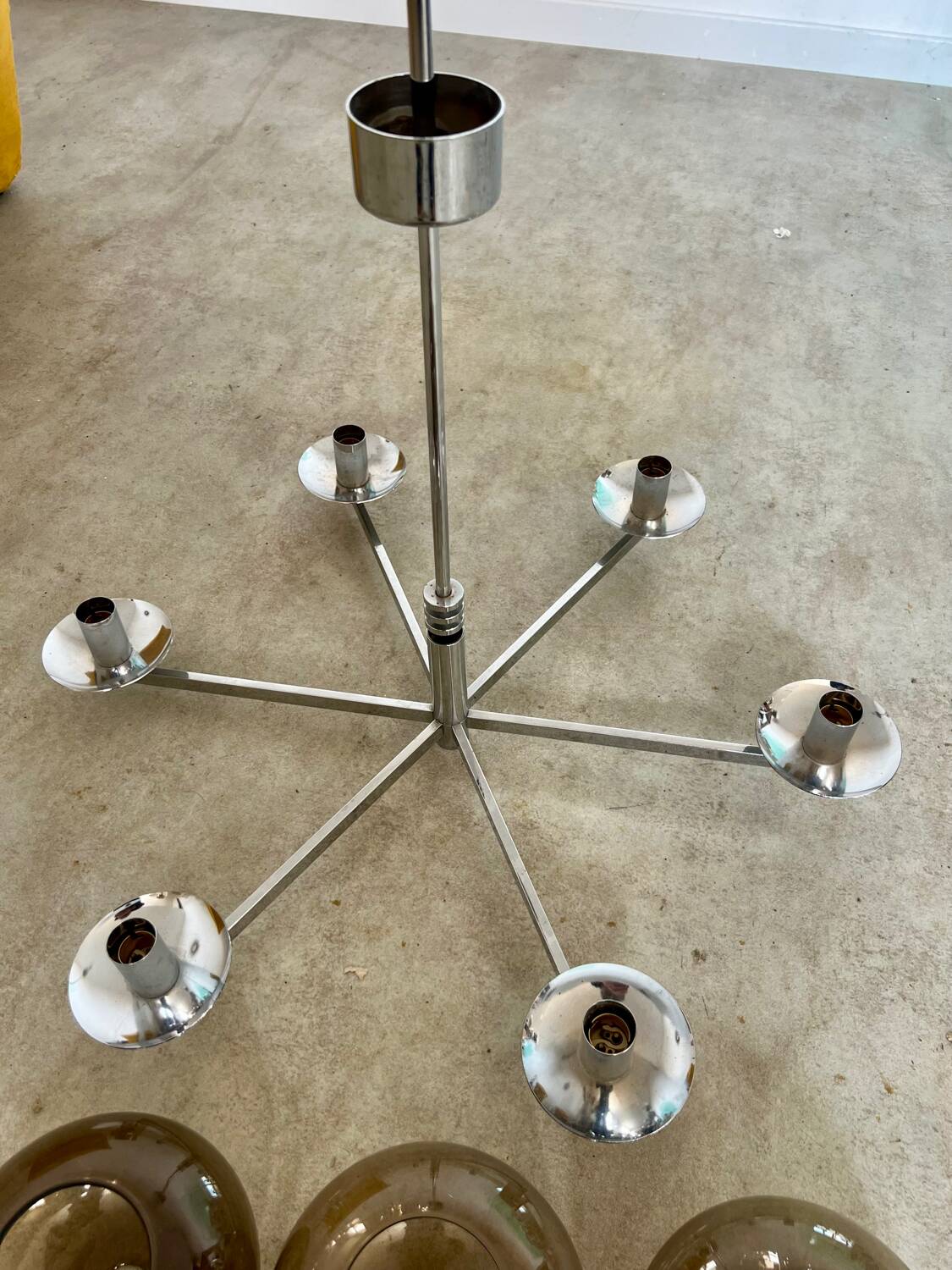 Old 6-light chandelier designed by Sciolari in chrome metal and smoked glass, 70s vintage