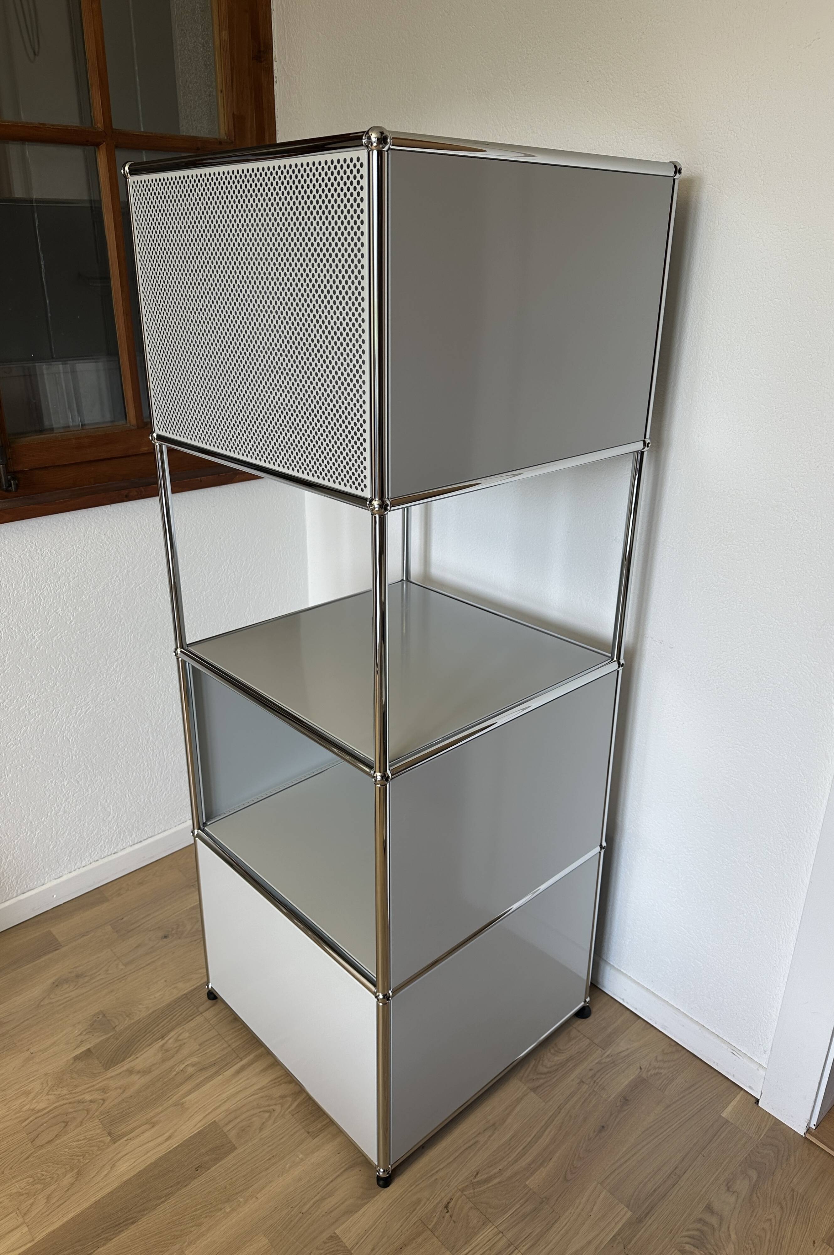 USM Haller shelf in light grey