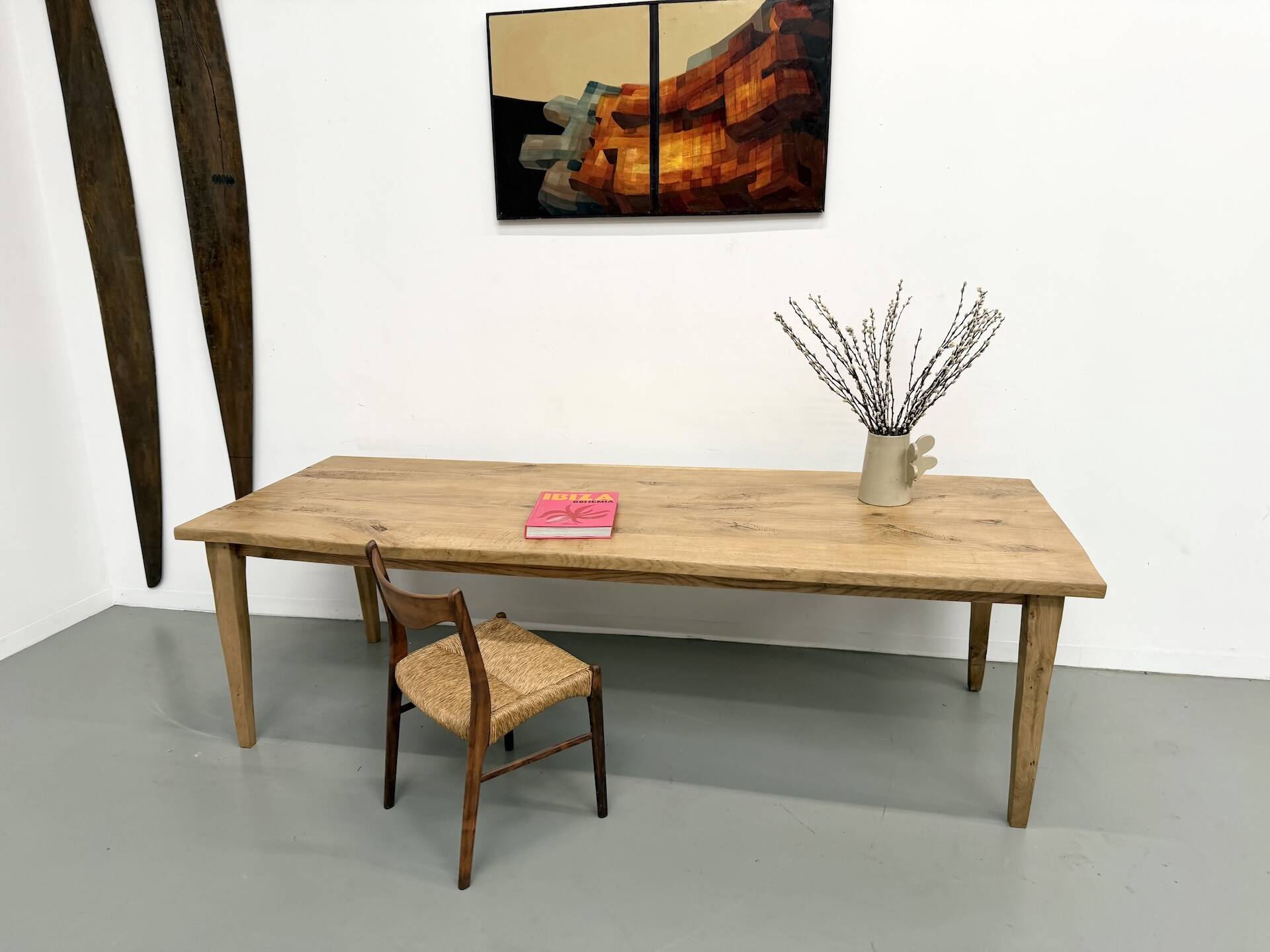 Grande table de salle à manger en chêne massif, au format XXL.