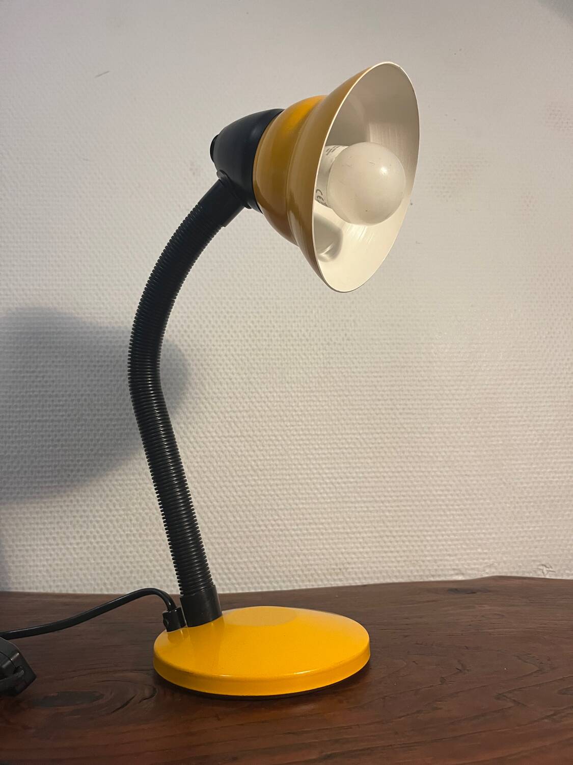 Semi-articulated metal lamp from the 80s