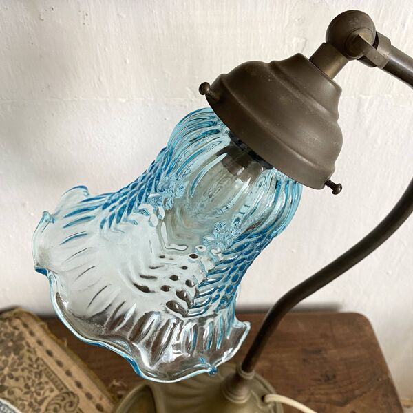 Lampe style rétro laiton et tulipe bleue