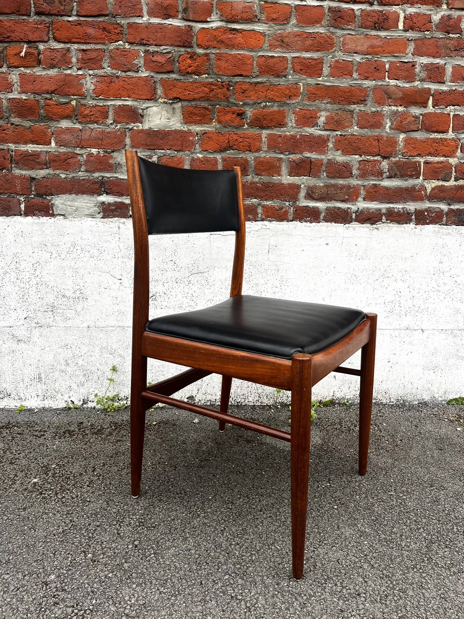 Set of 2 vintage Scandinavian chairs in wood and black faux leather.