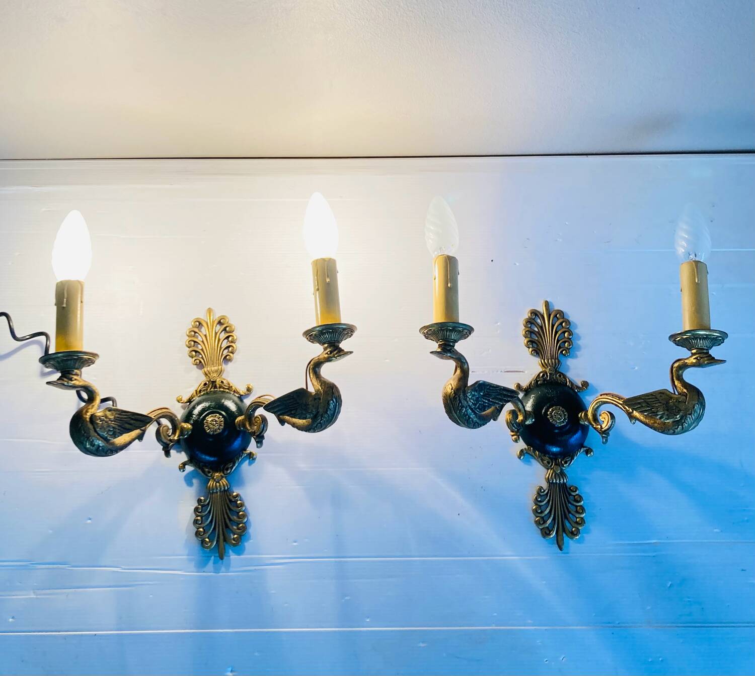 Empire bronze sconces with decorations of swans, palmettes and acanthus leaves