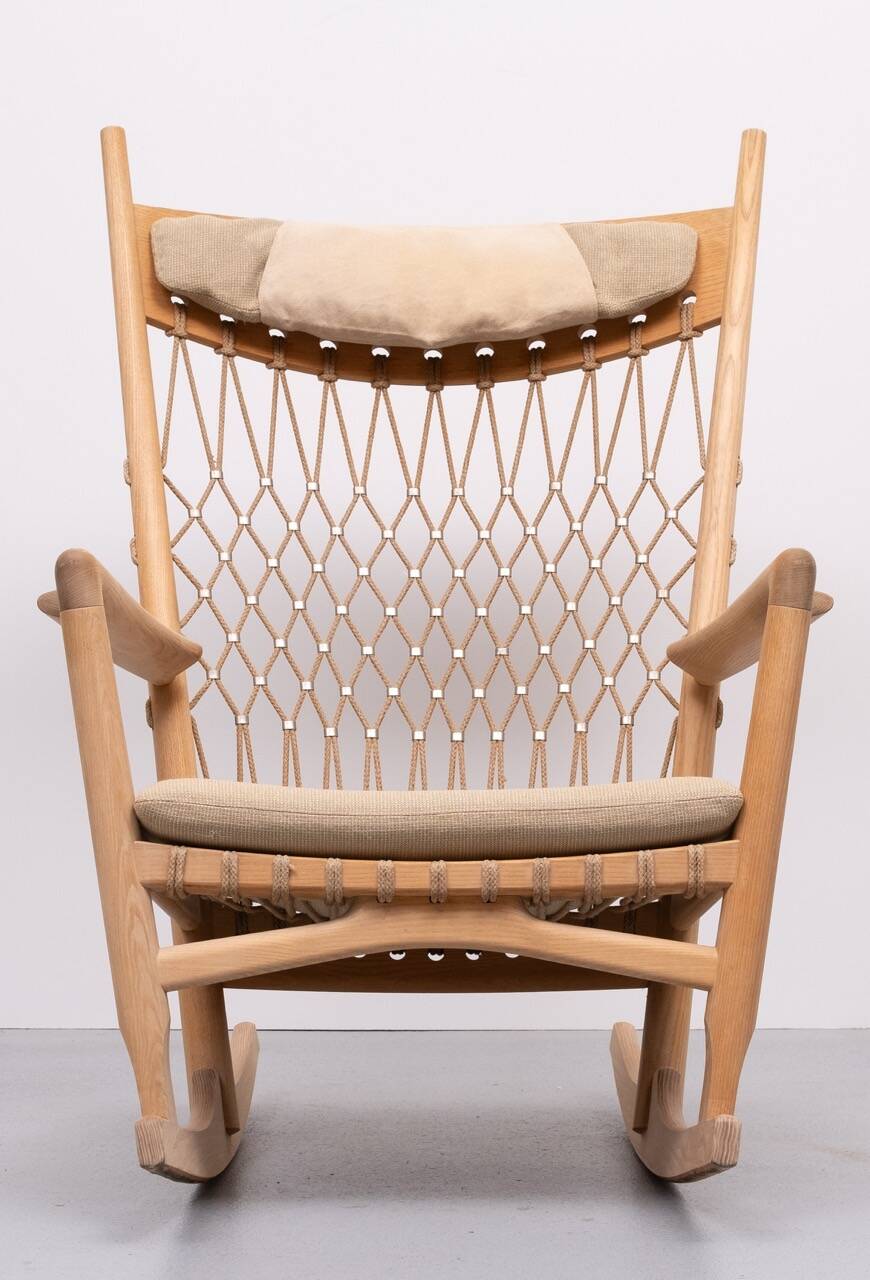 Beautiful Hans J Wegner PP 124 Net chair for PP Mòbler