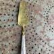 Pie server in vermeil and silver filled, hallmarked, chiseled floral motif, old