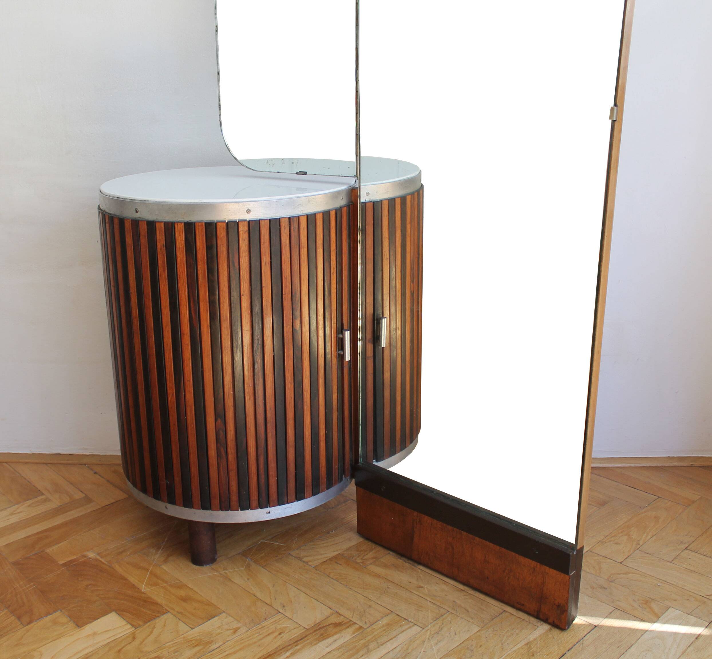 Coiffeuse des années 1930 par UP Brno