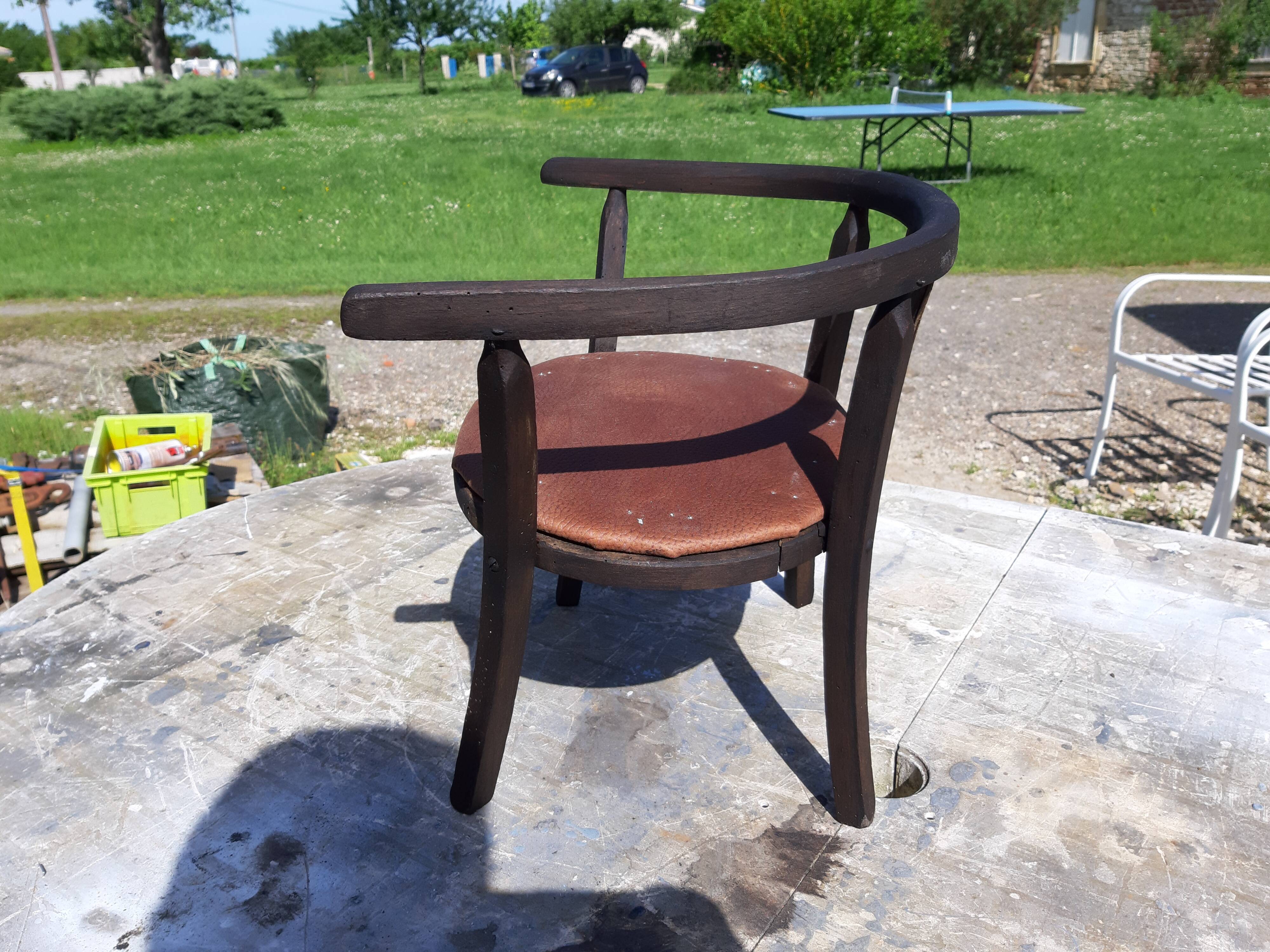 Doll's chair of the 30s wood