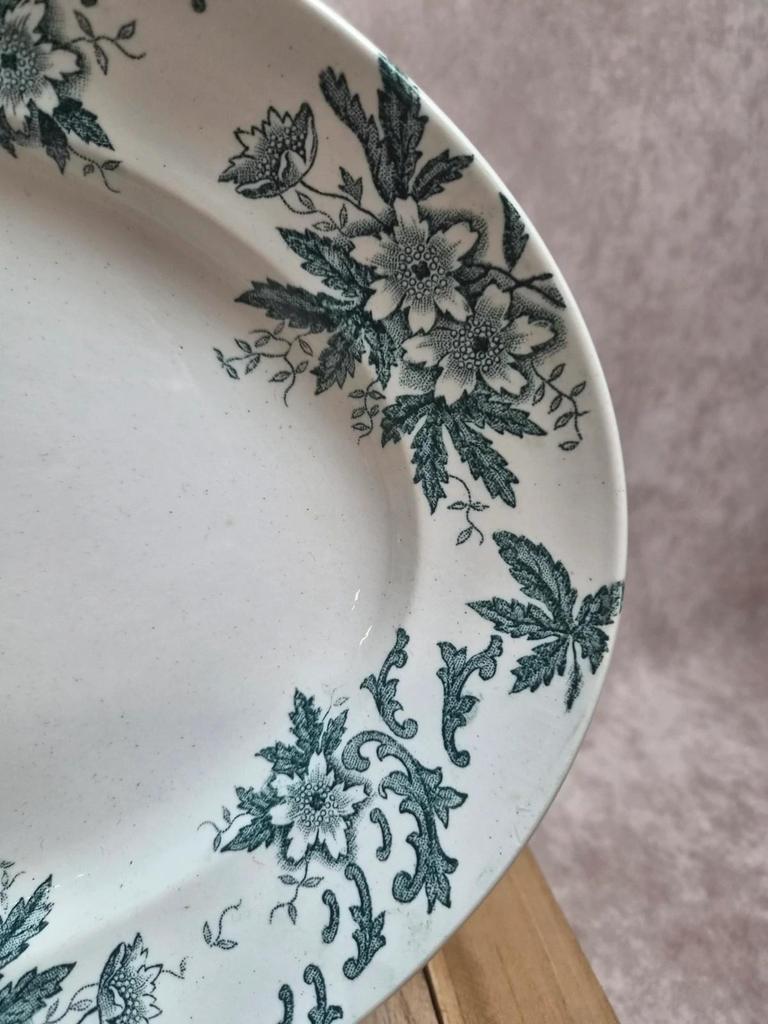 Oval plate Saint-Amand model Anemone – Old ironstone