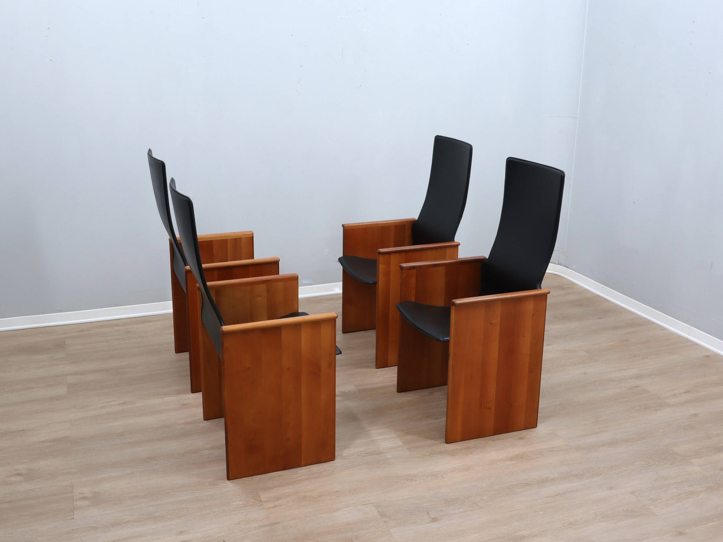 Set of 4 Segesta walnut and black letaher chairs Stildomus 1970s
