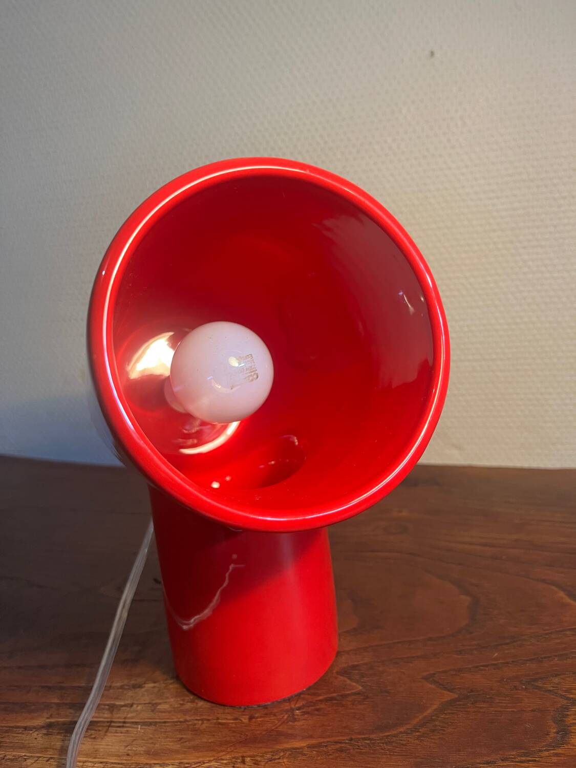 Designer table lamp in red ceramic from the 90s