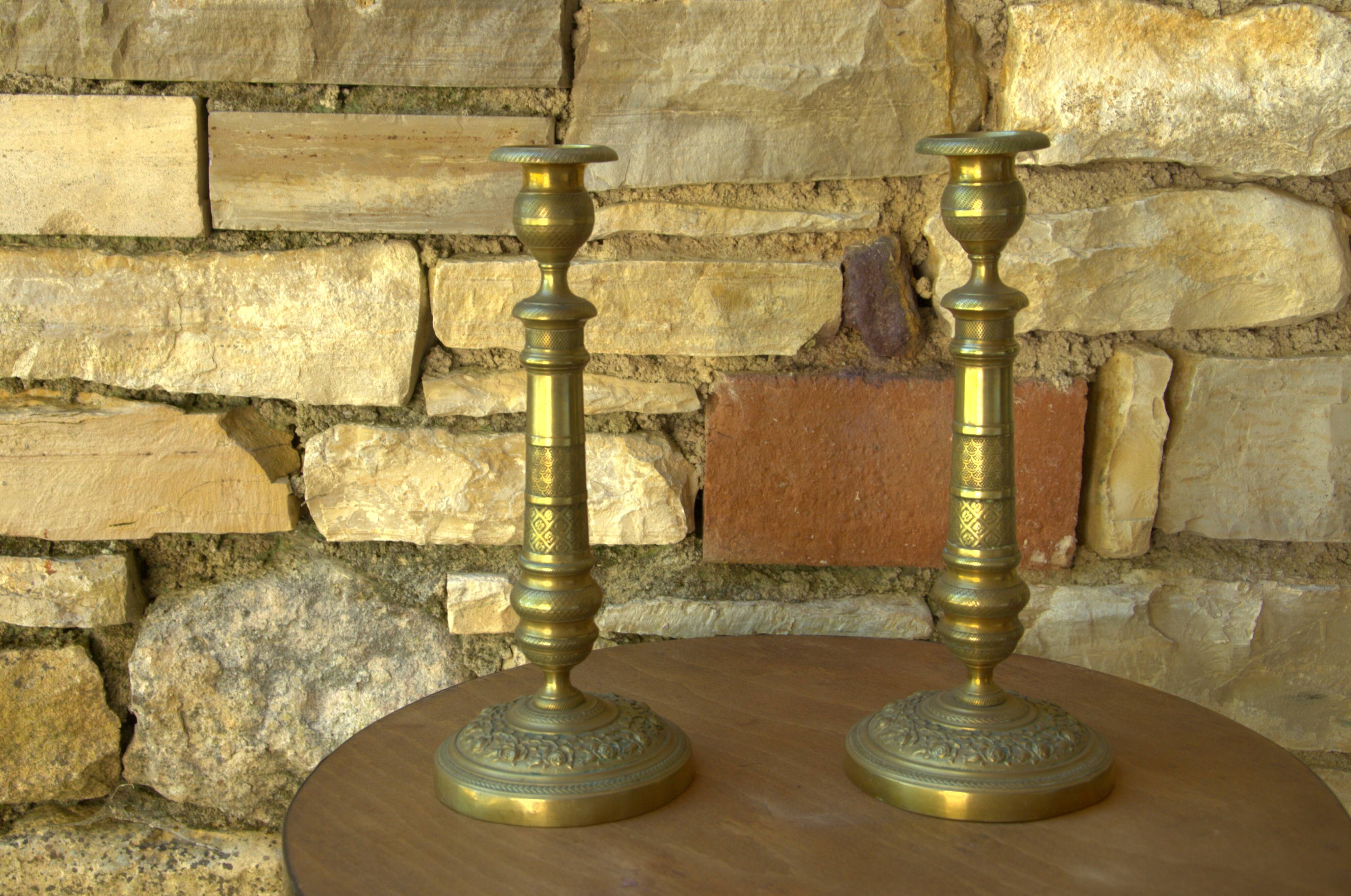 Pair of French neoclassical brass candlesticks, 19th century, 12x29cm