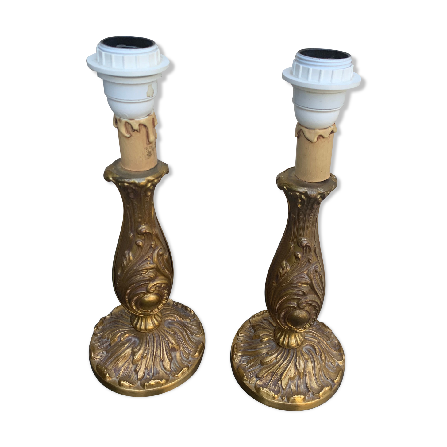 Pair of table lamps in chiseled brass vintage foliage pattern