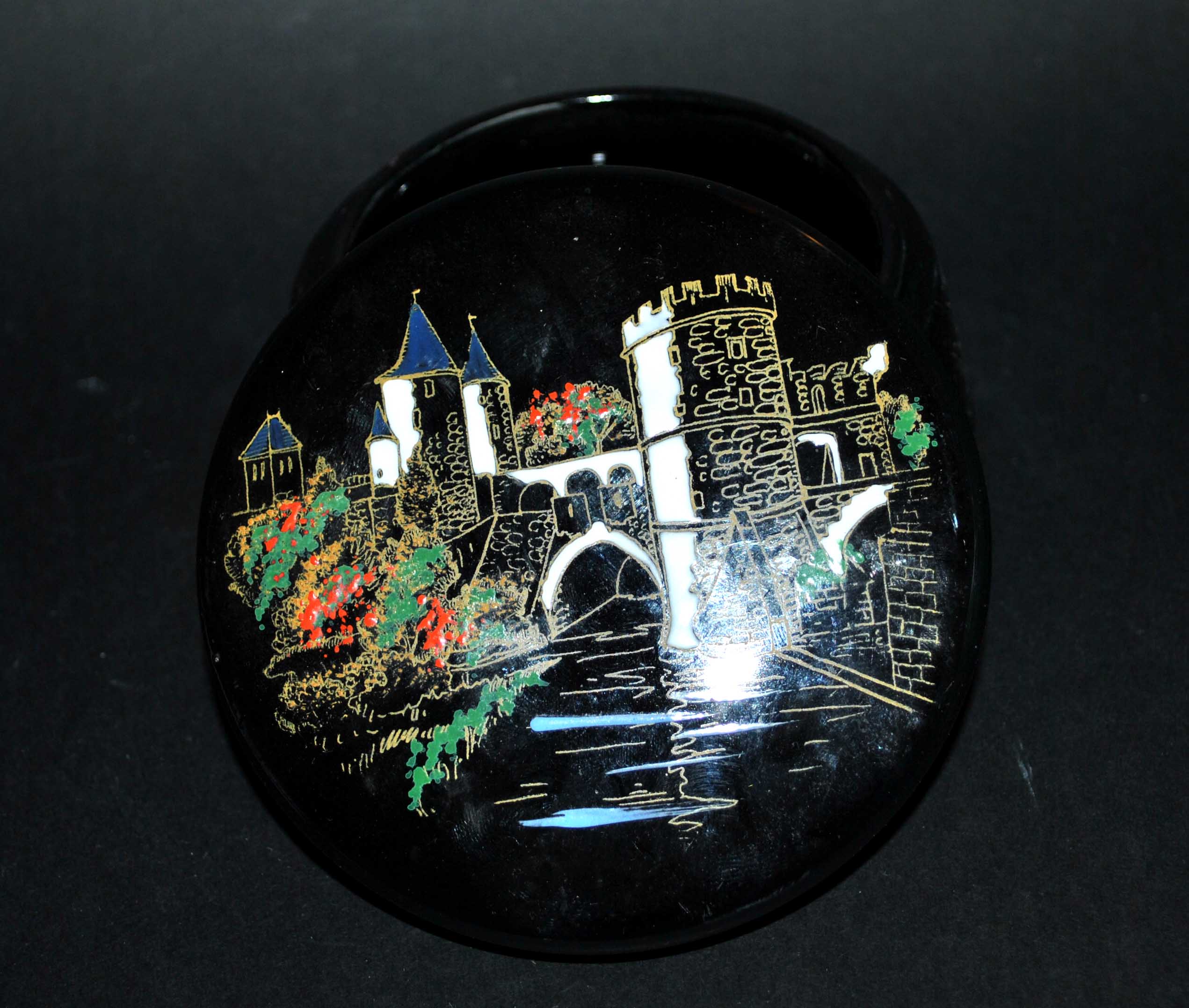 Black box in Longwy enamels - Architecture décor