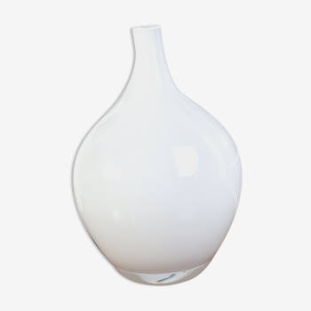 Vase en verre soufflé blanc