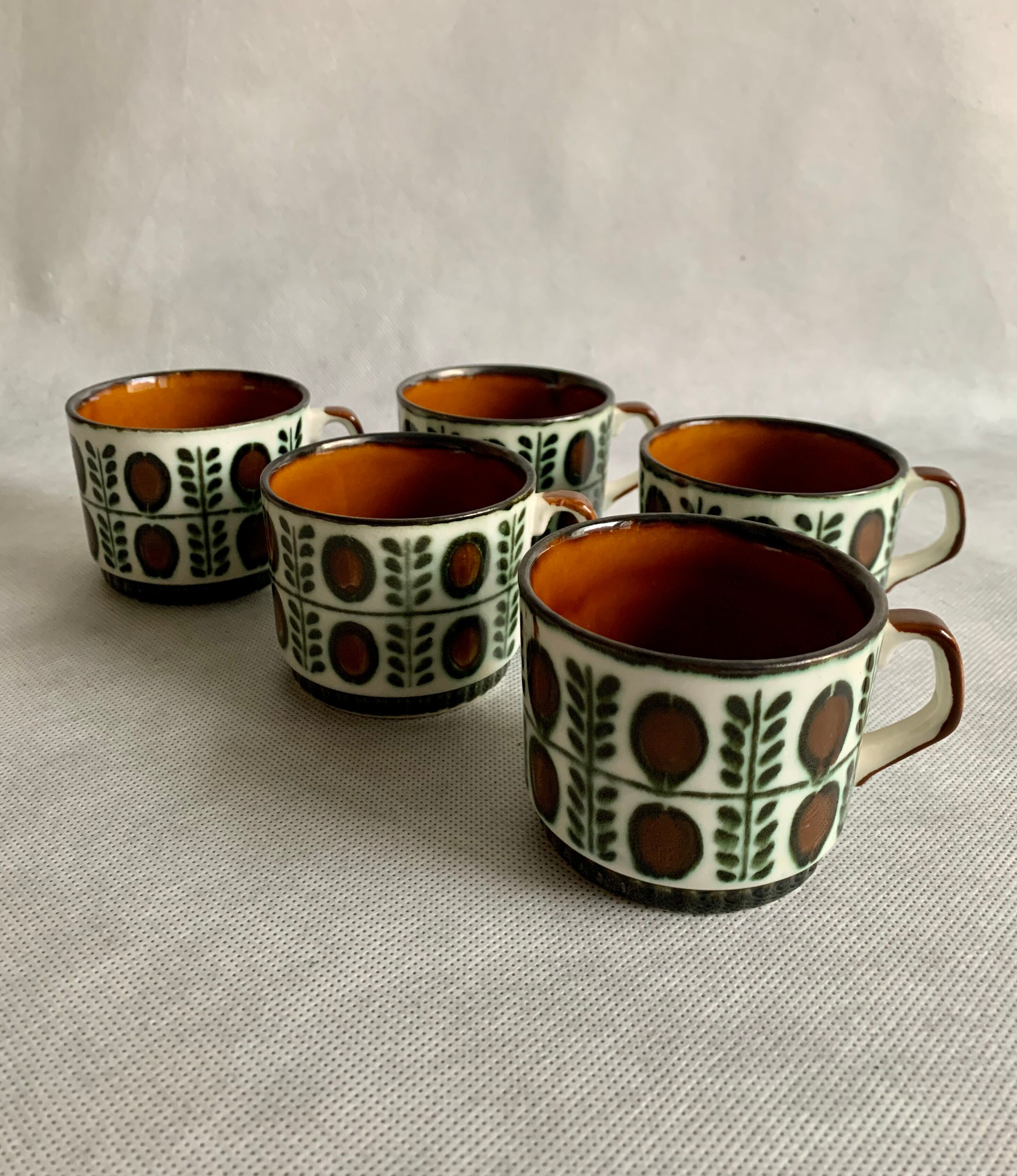 Set of 5 tea or coffee cups  Boch Rambouillet  NOIX, 1960s