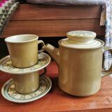 Teapot and cup set